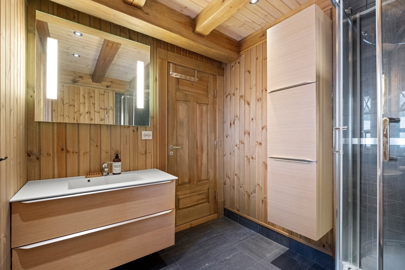 HTH innredning på badet Galleribilde