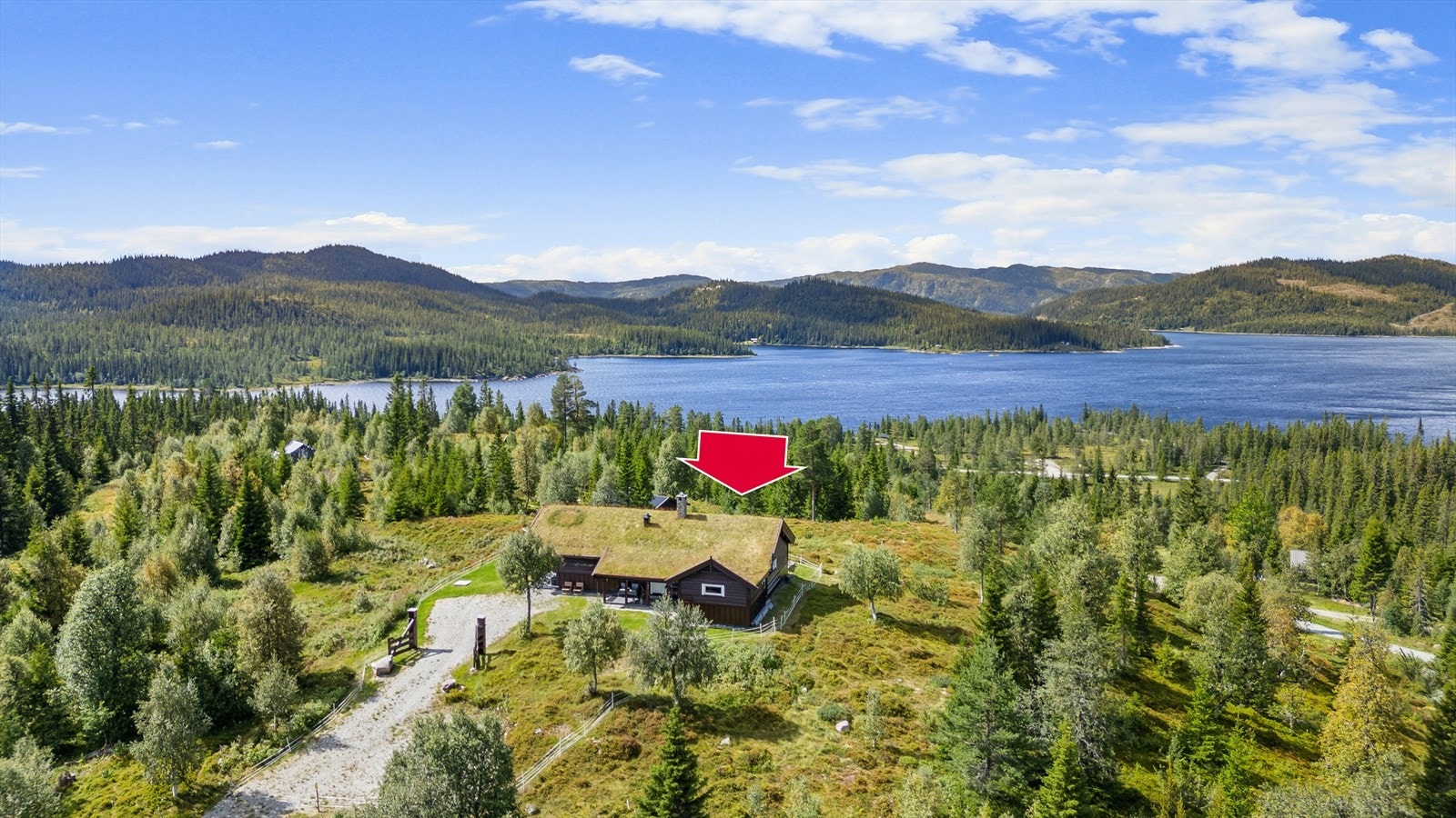 Flott, gjennomført hytte med unik beliggenhet Galleribilde