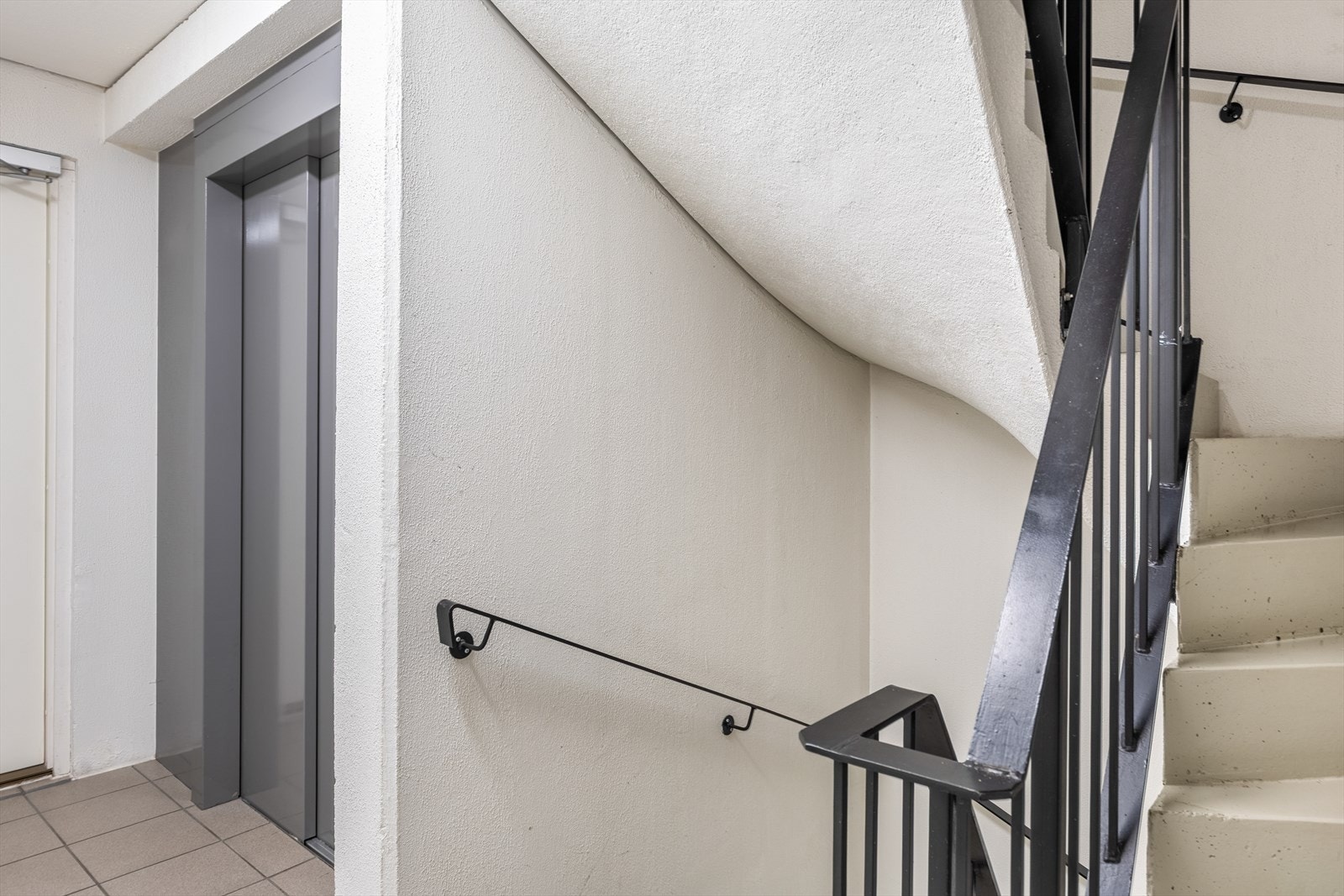 Heis fra leiligheten og ned til parkeringskjeller Galleribilde