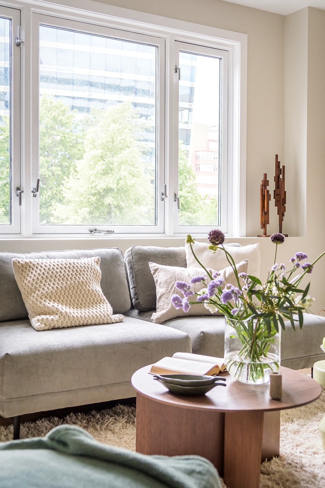 Leiligheten ligger luftig og fritt i 2.etasje. Den kvadratsmarte planløsningen gjør at leiligheten oppleves større enn sine kvadratmeter. Galleribilde