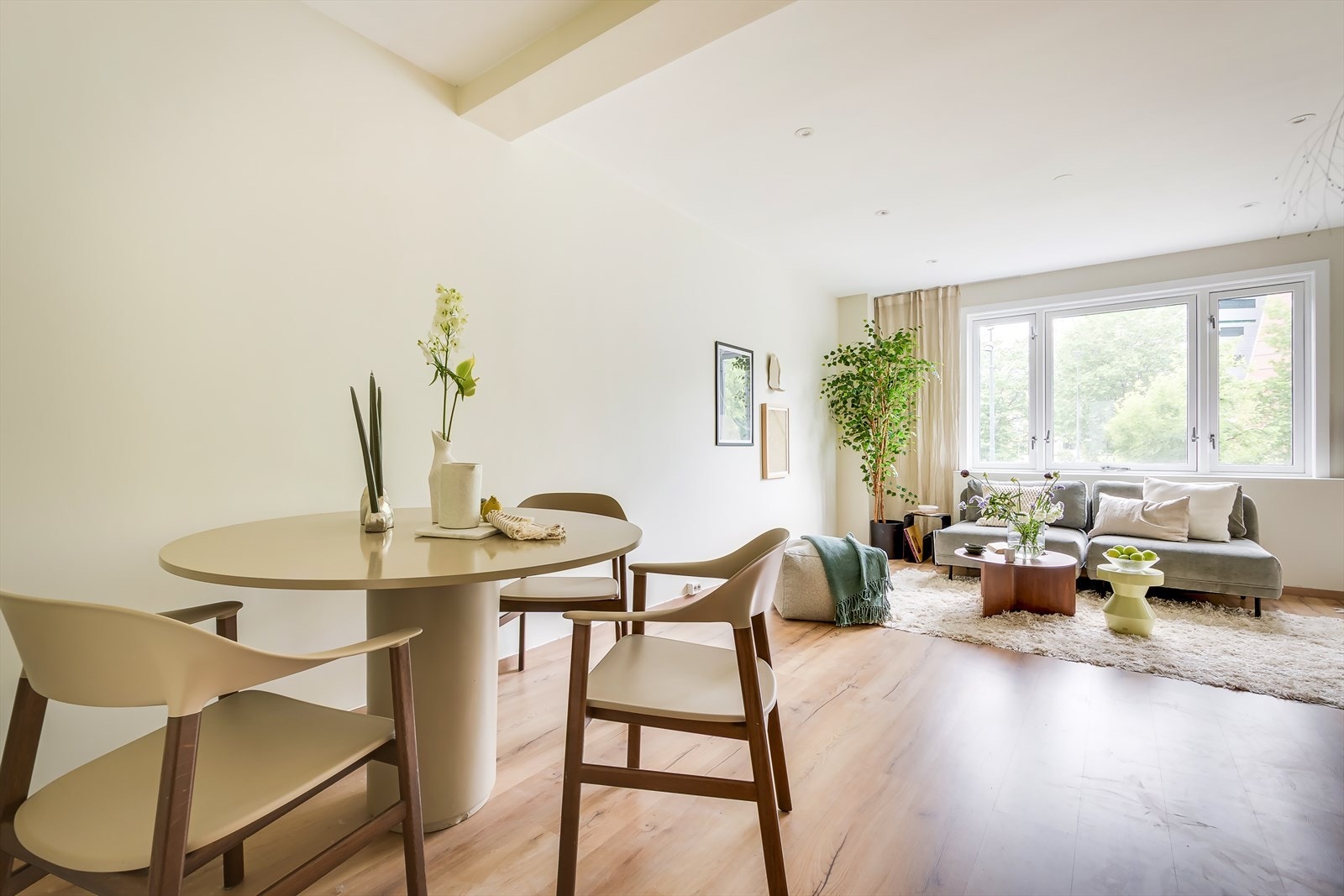 Stuerommets utforming tillater flere ulike møbleringsløsninger. Galleribilde