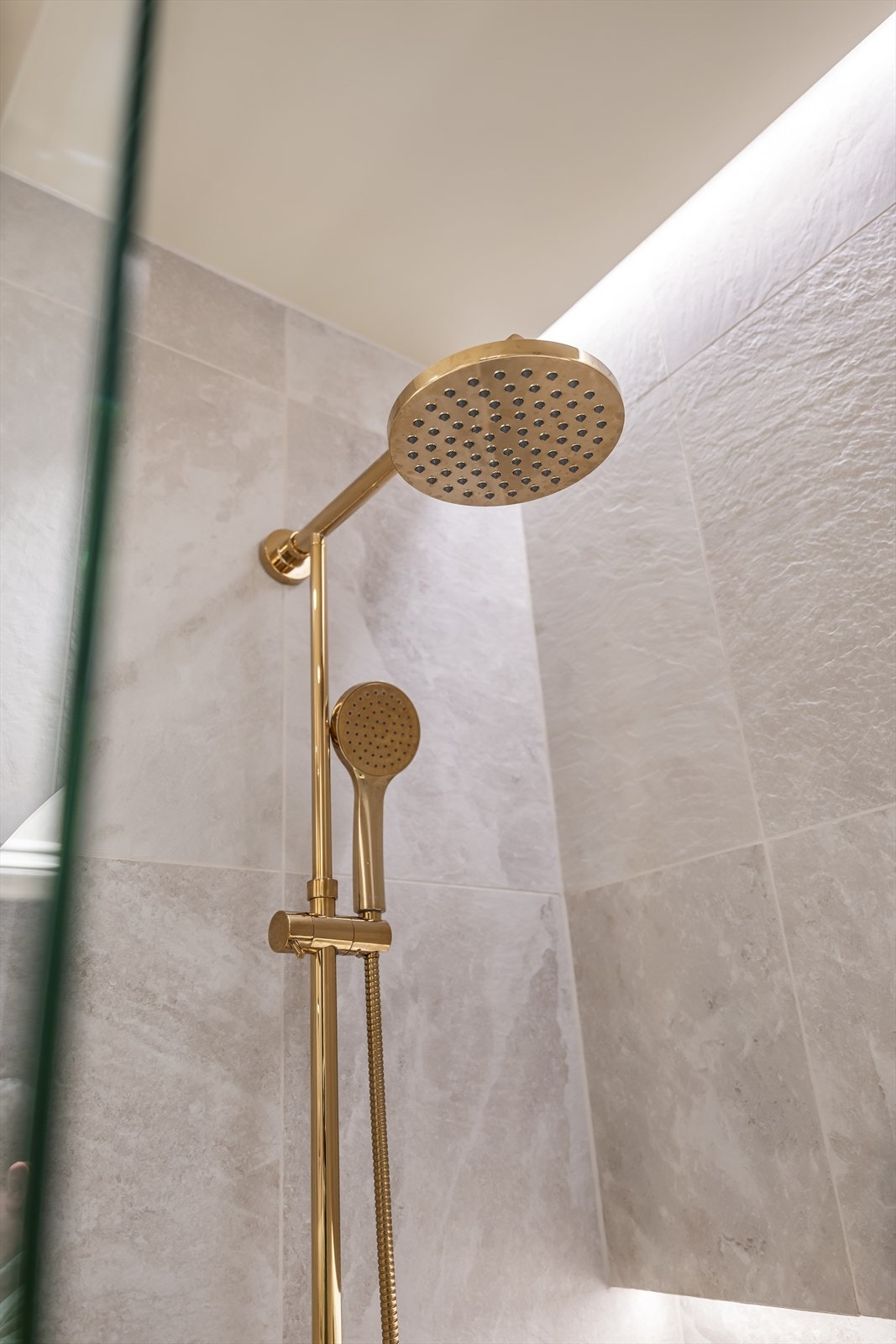 Dusjen er utstyrt med regnfallsdusj. Galleribilde