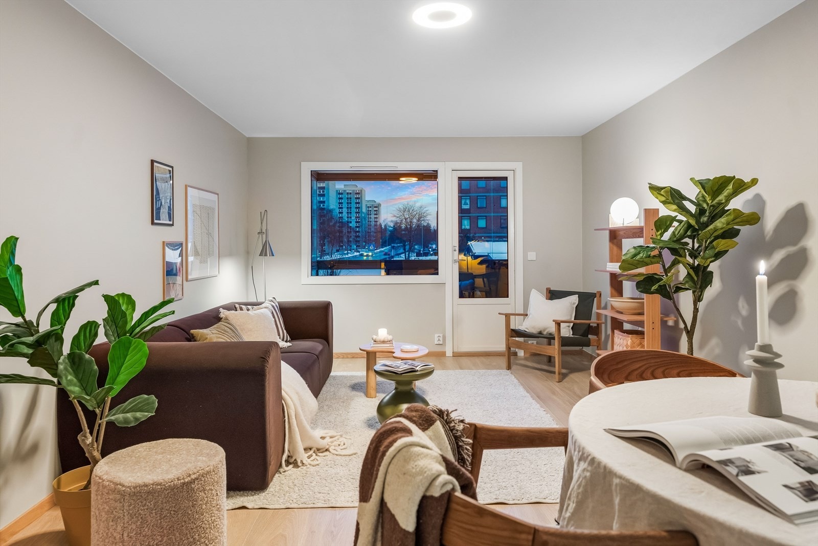 Det er gjort flere store oppgraderinger i 2025-2026 med nye flater og nytt laminatgulv i alle rom. Galleribilde