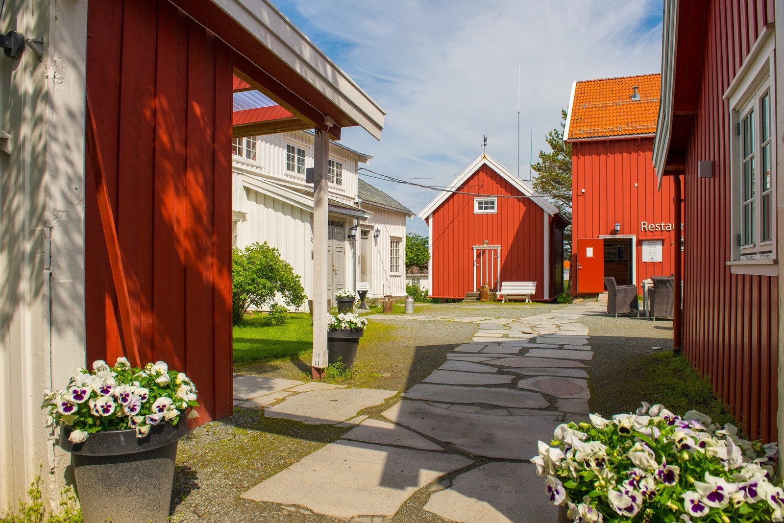 Nærhet til Kvilhaug Gård med flott restaurant. Galleribilde