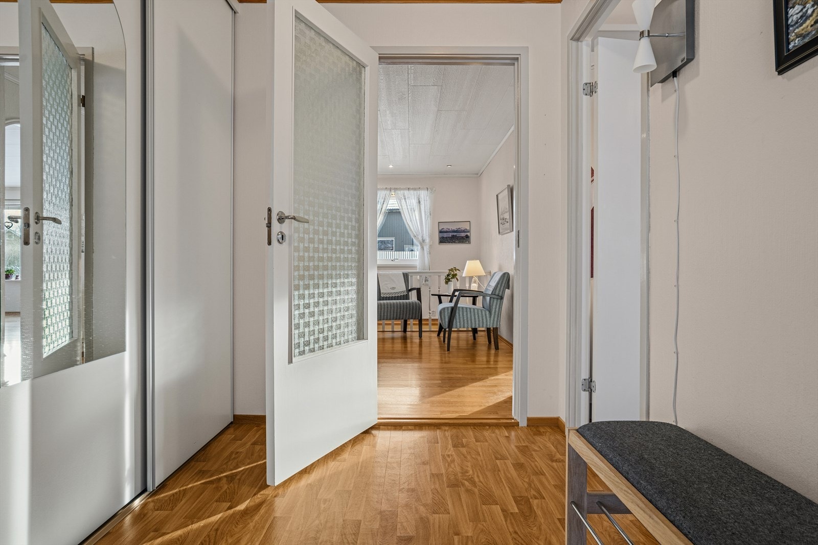 Herfra har du tilgang til mellomgangen og kjøkkenet Galleribilde