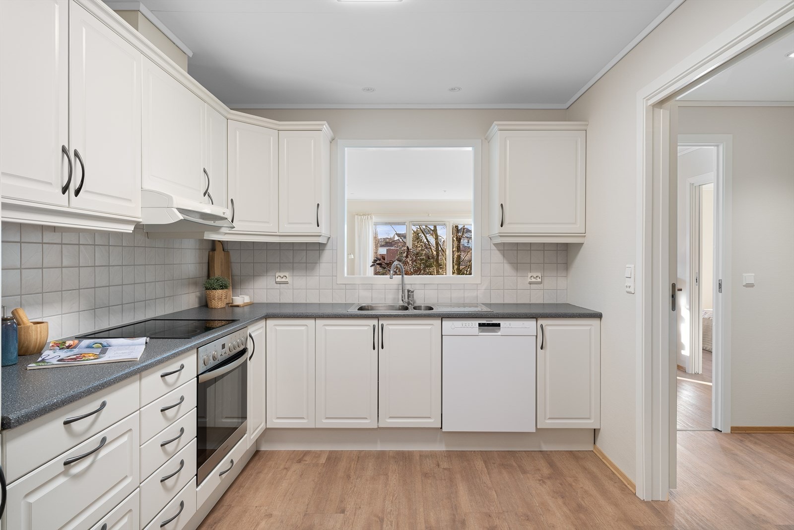 Planløsningen er gjennomtenkt og funksjonell, med kvaliteter som minner om en enebolig. Galleribilde