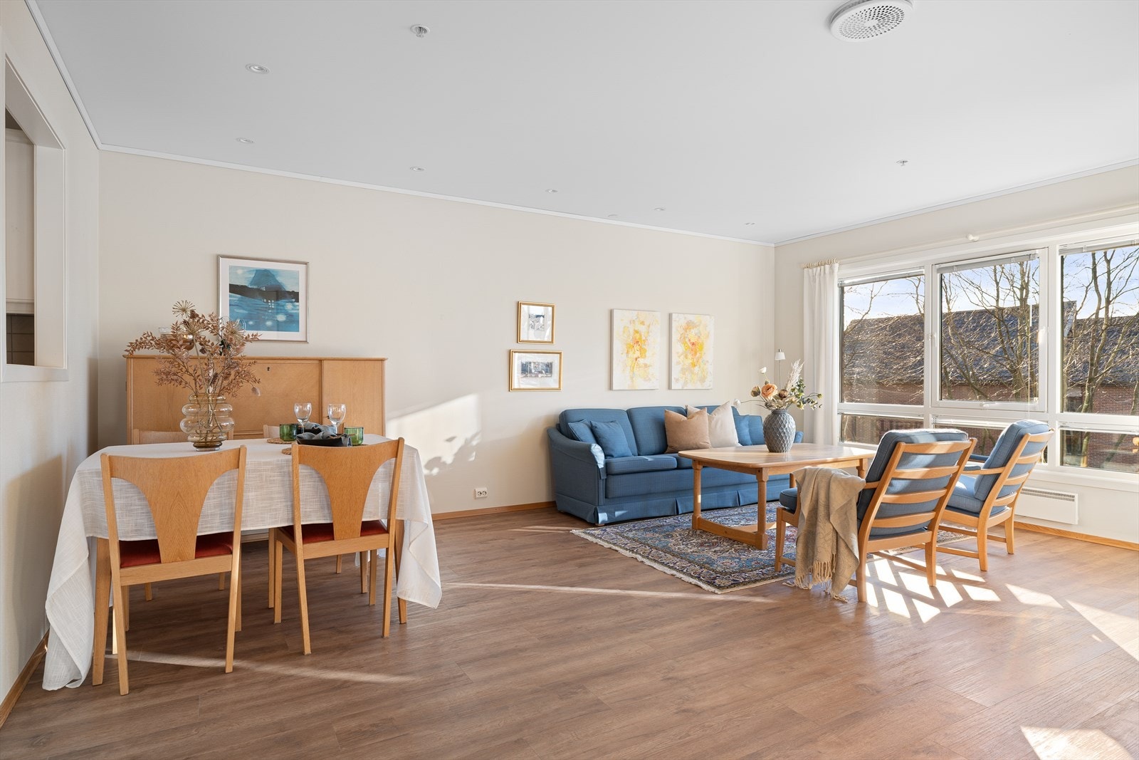 Leiligheten er utstyrt med sentralstøvsuger og sprinkleranlegg. Galleribilde