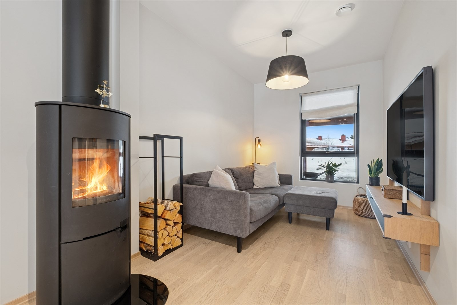 Planløsningen gir gode, sosiale oppholdsrom med fine møbleringsmuligheter. Galleribilde