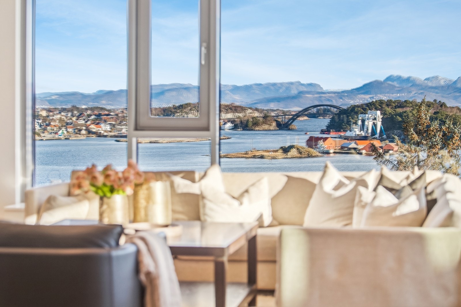 Herliog atmosfære kan nytes i stuen. Galleribilde