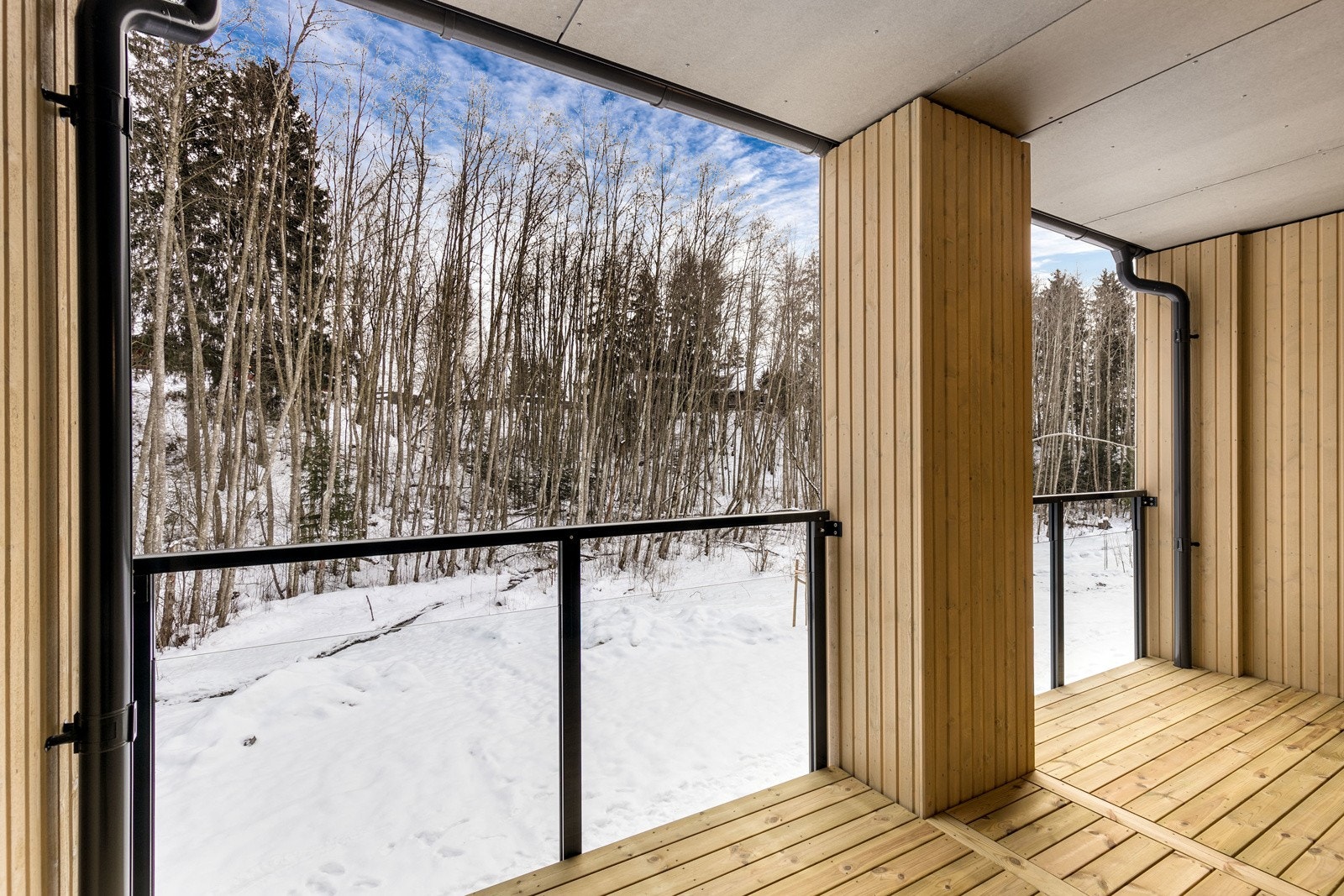 Utgang til sydøstvendt balkong på 10 kvm. Bilde fra M103 Galleribilde