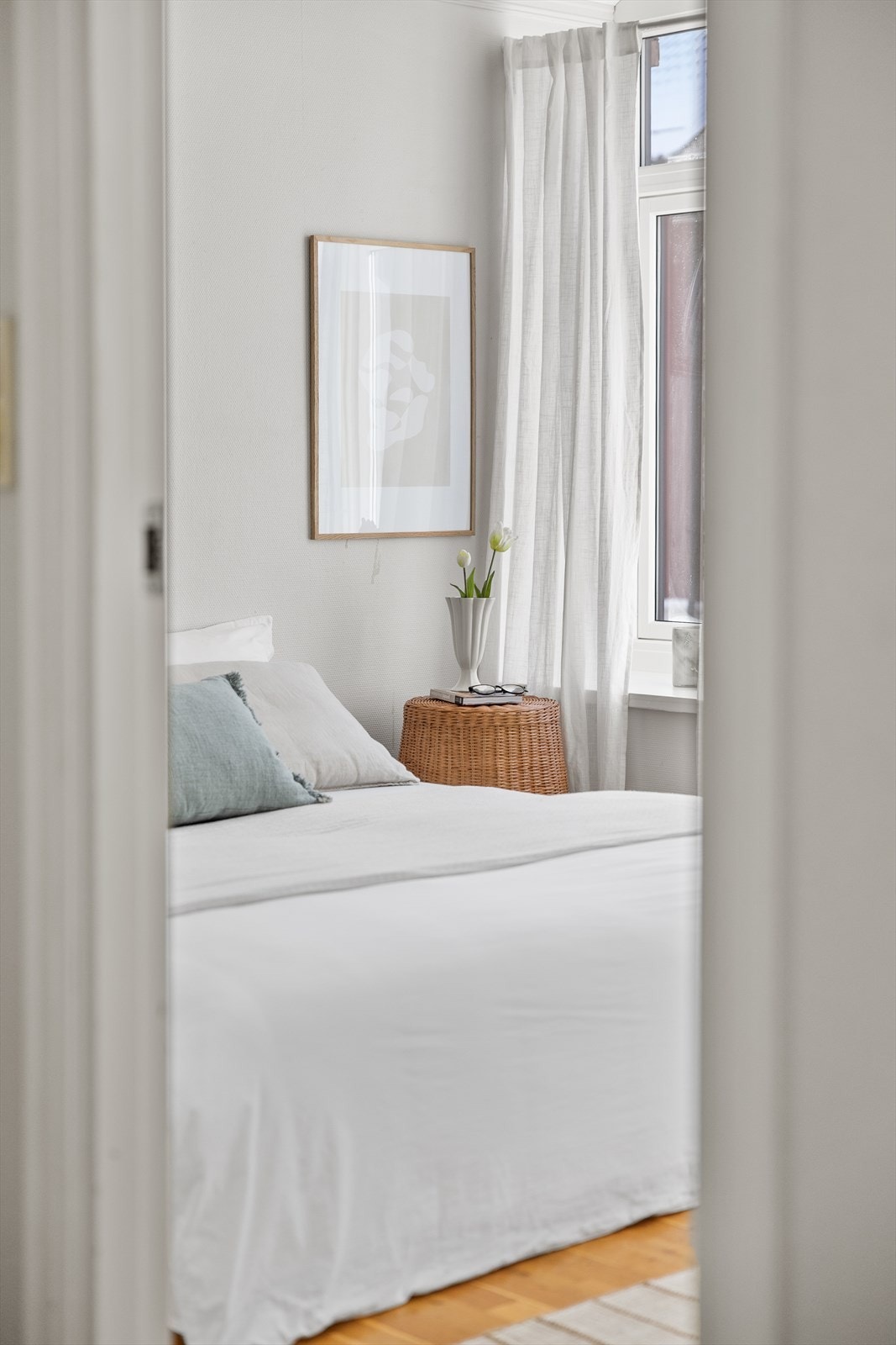 Med inngang fra gang finner man soverommet. Galleribilde