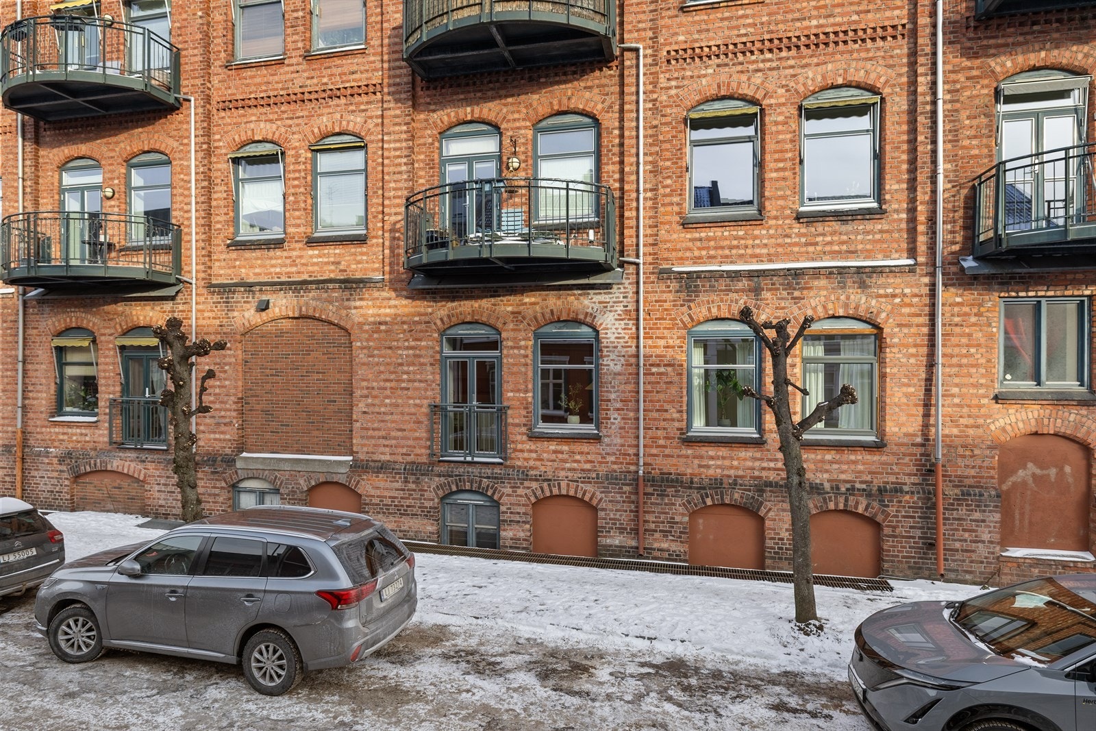 I nærområdet finnes flere grøntområder, parker og turmuligheter, samt treningssentre og andre fritidstilbud. Galleribilde