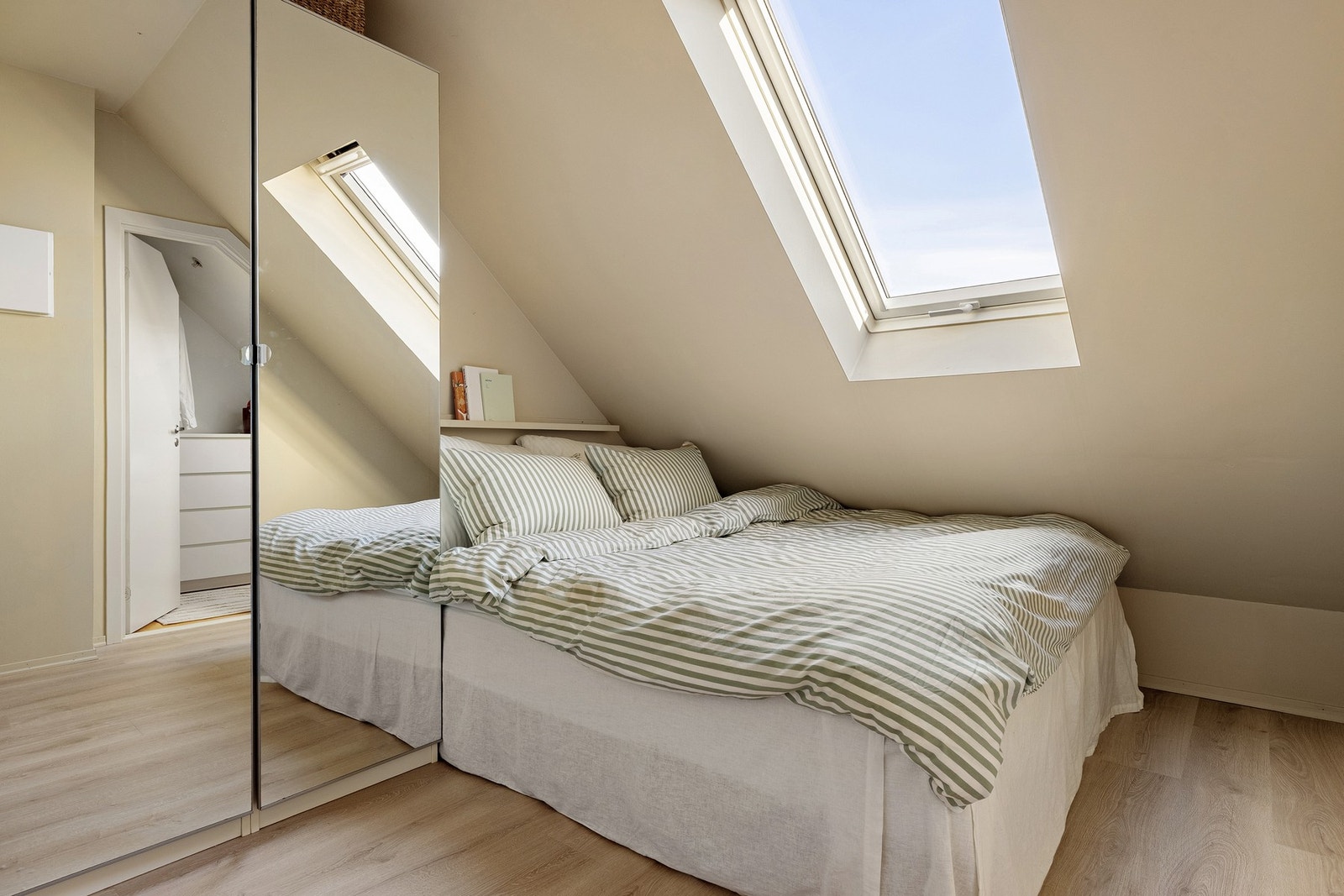 Flott soverom som måler 6,6 kvm. Galleribilde