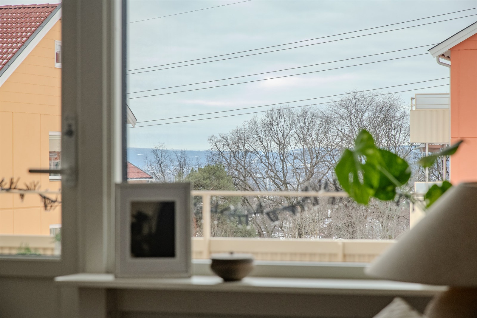 Leiligheten er tilknyttet Tonsenjordet borettslag, som er et svært populært og barnevennlig borettslag. Galleribilde