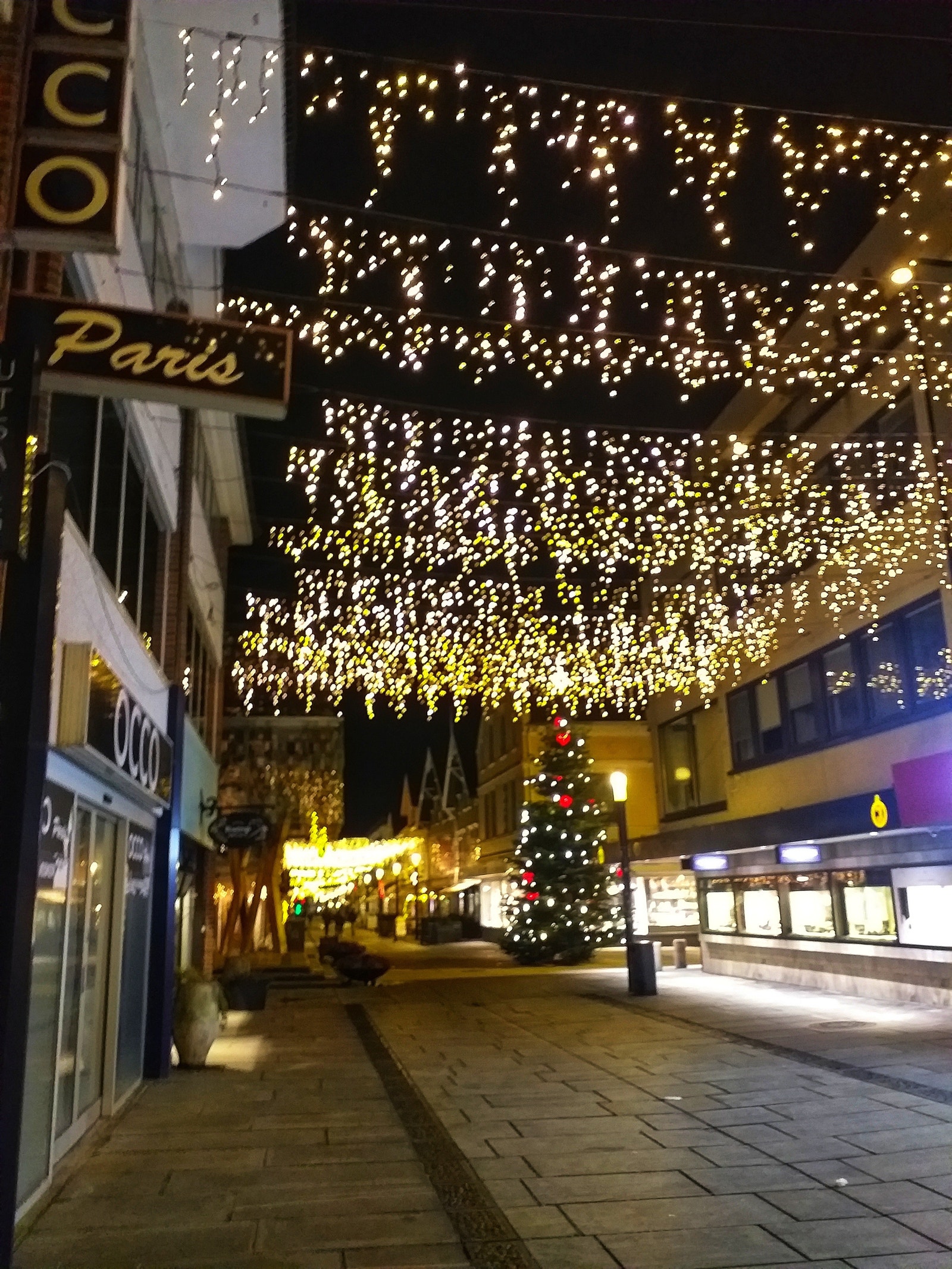 Sandnes sentrum er kun noen minutters kjøretur unna, med alle byens fasiliteter, restauranter, utesteder og 3 kjøpesentere. Galleribilde