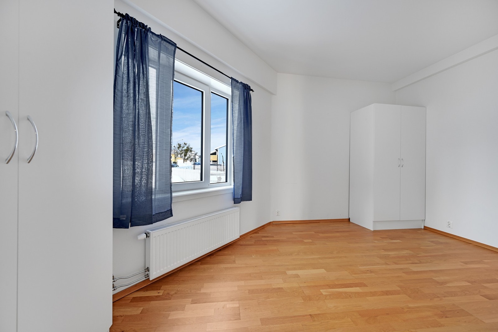 Hovedsoverommet har svært god plass til garderobeskap Galleribilde