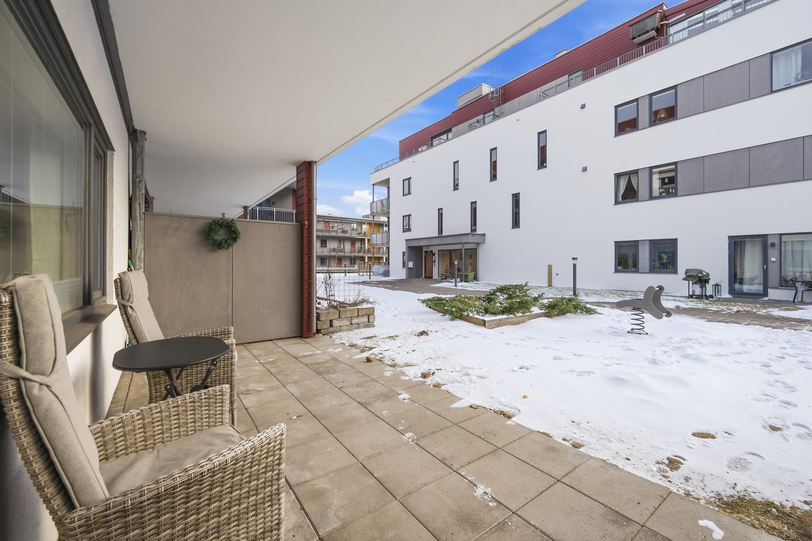 Her får man med en solrik og romslig terrasse Galleribilde