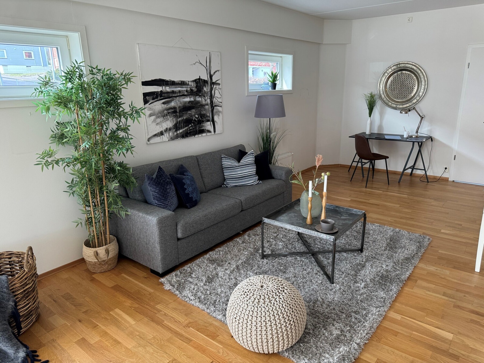 Fin plass til både salong og kontorpult Galleribilde