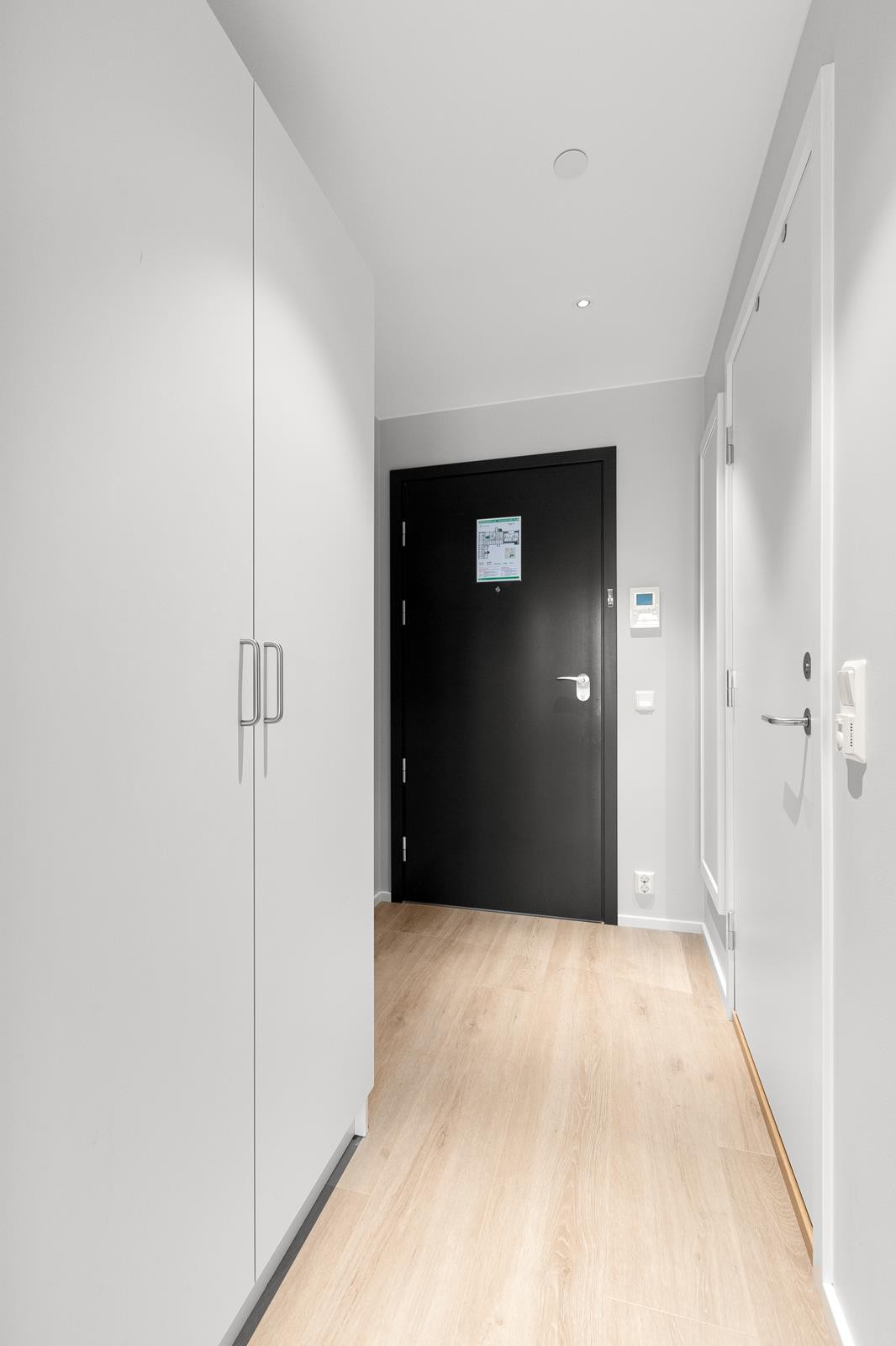 Klesskap medfølger. Callingsystem med display Galleribilde