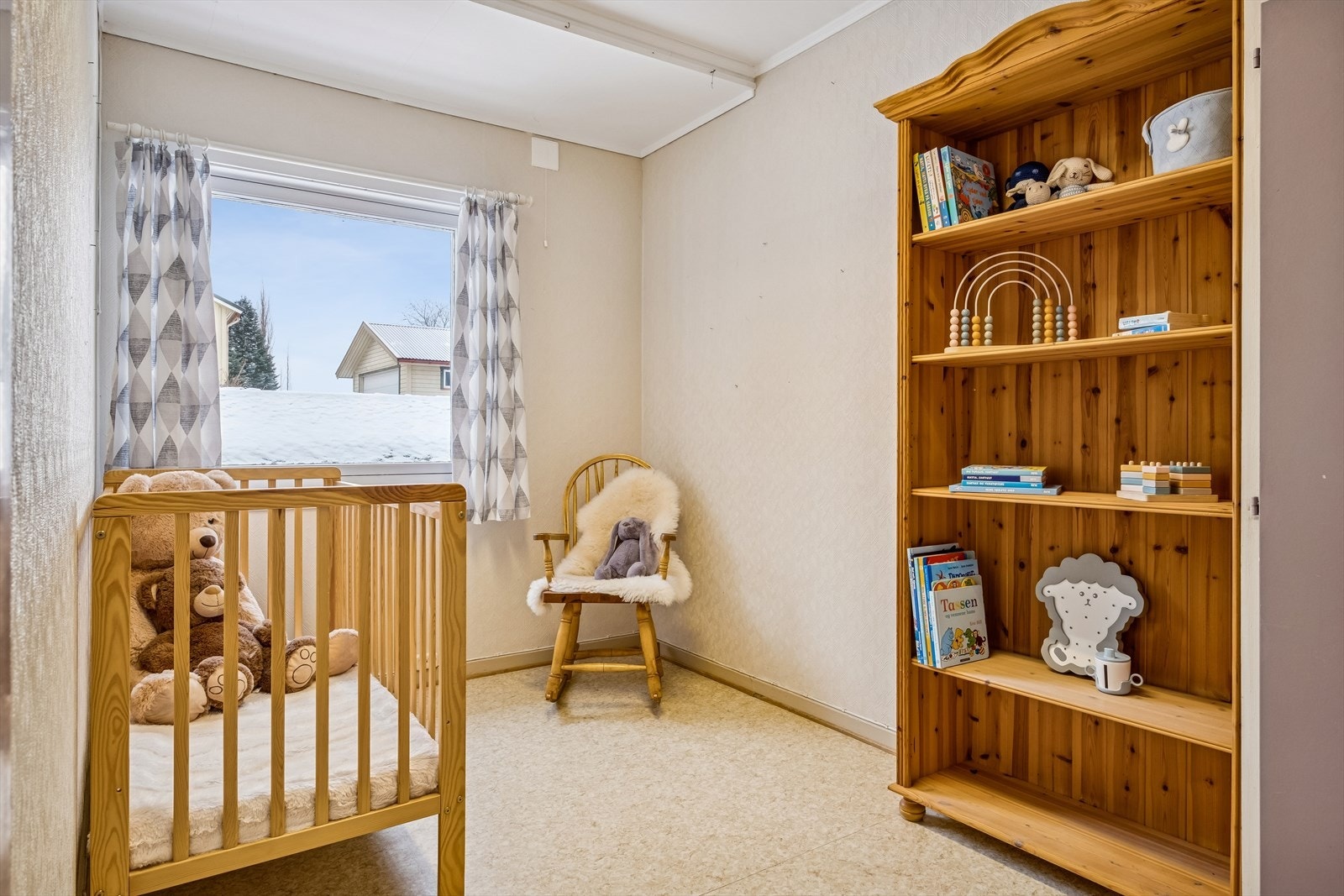 Soverom 2 er på 8 kvm og har god plass til dobbeltseng og garderobe. Galleribilde