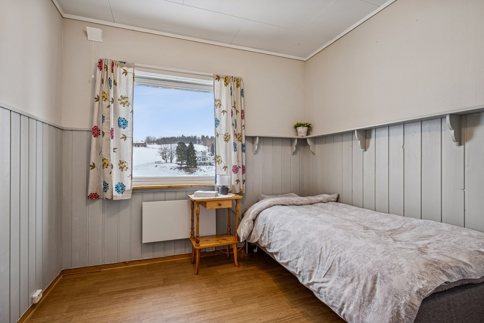 Soverom 3 er også på 8 kvm med plass til dobbeltseng og garderobe. Galleribilde