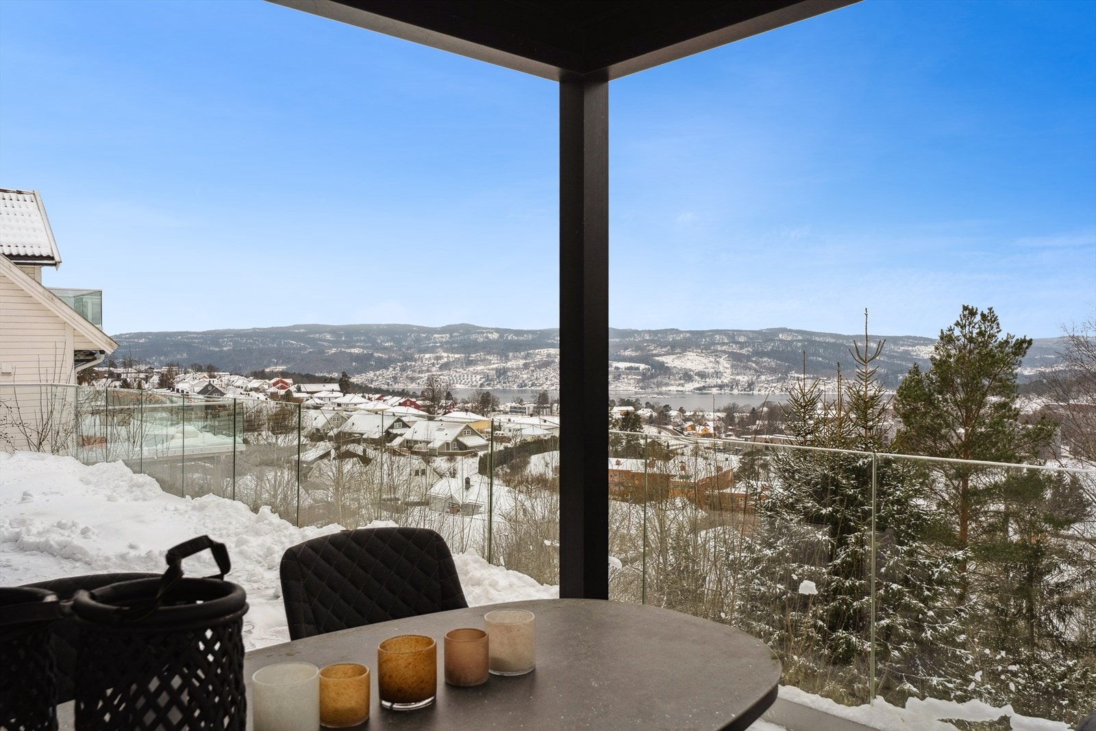 Fantastisk utsikt fra boligens terrasse mot sentrum og Oslofjorden Galleribilde