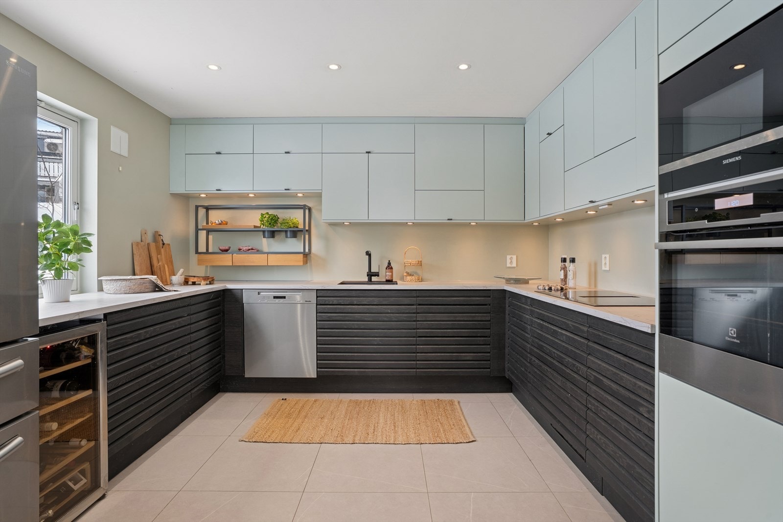 Kjøkkenet har stilig innredningen fra Sigdal og holder høy kvalitet Galleribilde