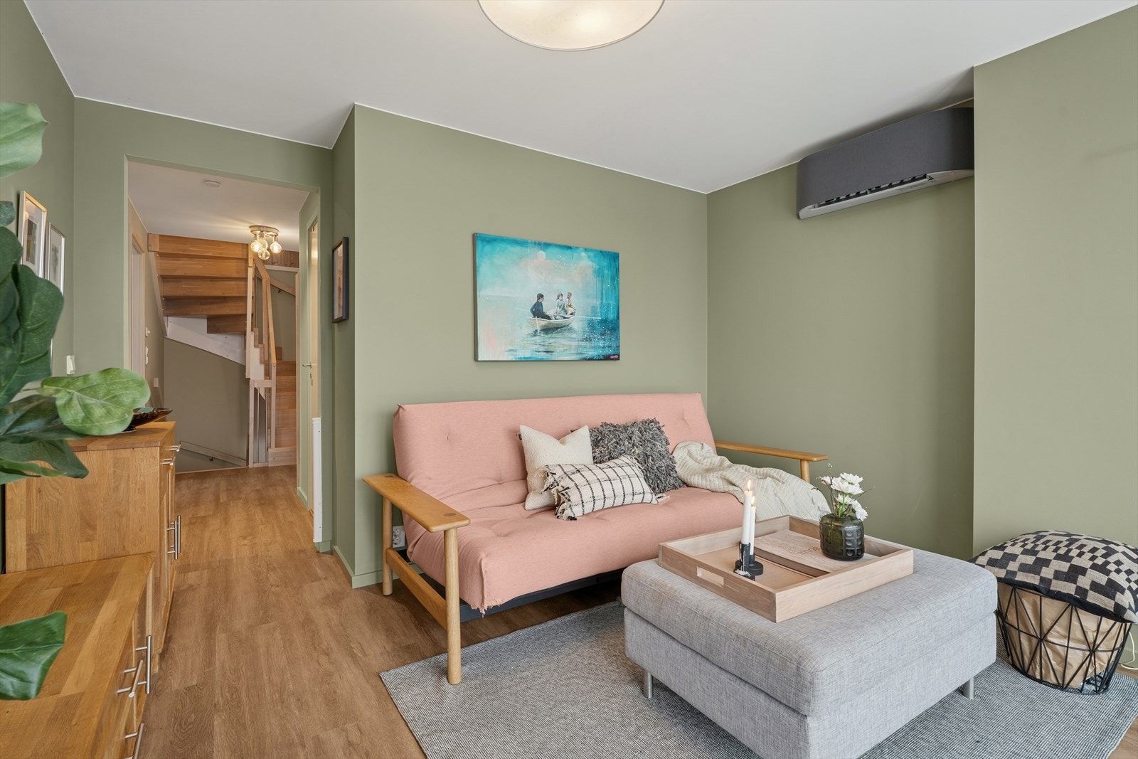 Herlig ekstra stue i 2. etasje - et perfekt tilfluktssted for barn eller ungdom, eller for voksne som ønsker et rolig sted å trekke seg litt tilbake Galleribilde