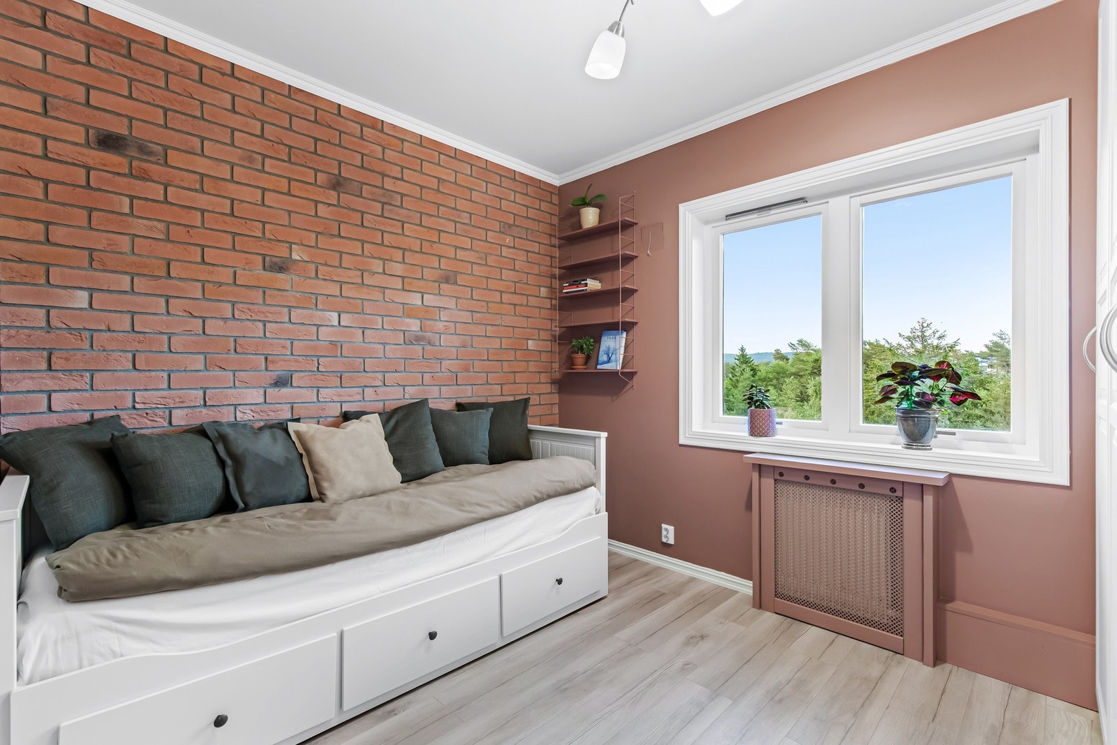 Det tredje soverommet er også av god størrelse og ligger vegg-i-vegg med hovedsoverommet. Galleribilde