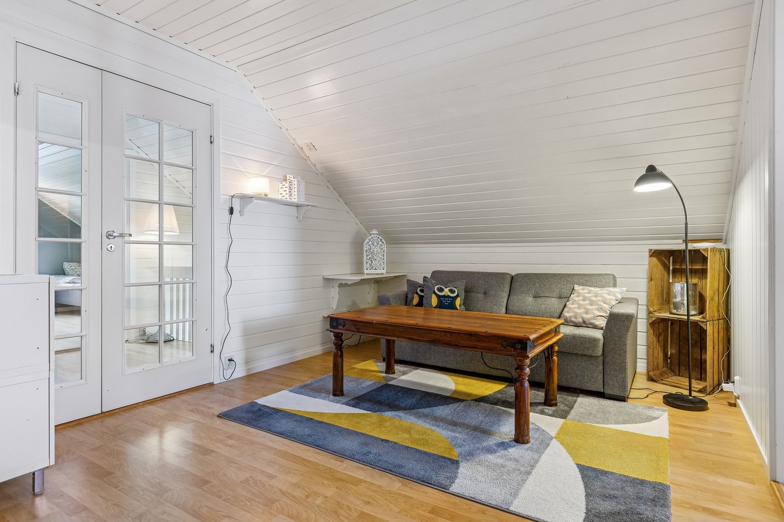 Disponibelt rom brukt som loftsstue (ikke søkt om rom for varig opphold) - Perfekt som lekeområde, TV-krok eller ekstra stue Galleribilde