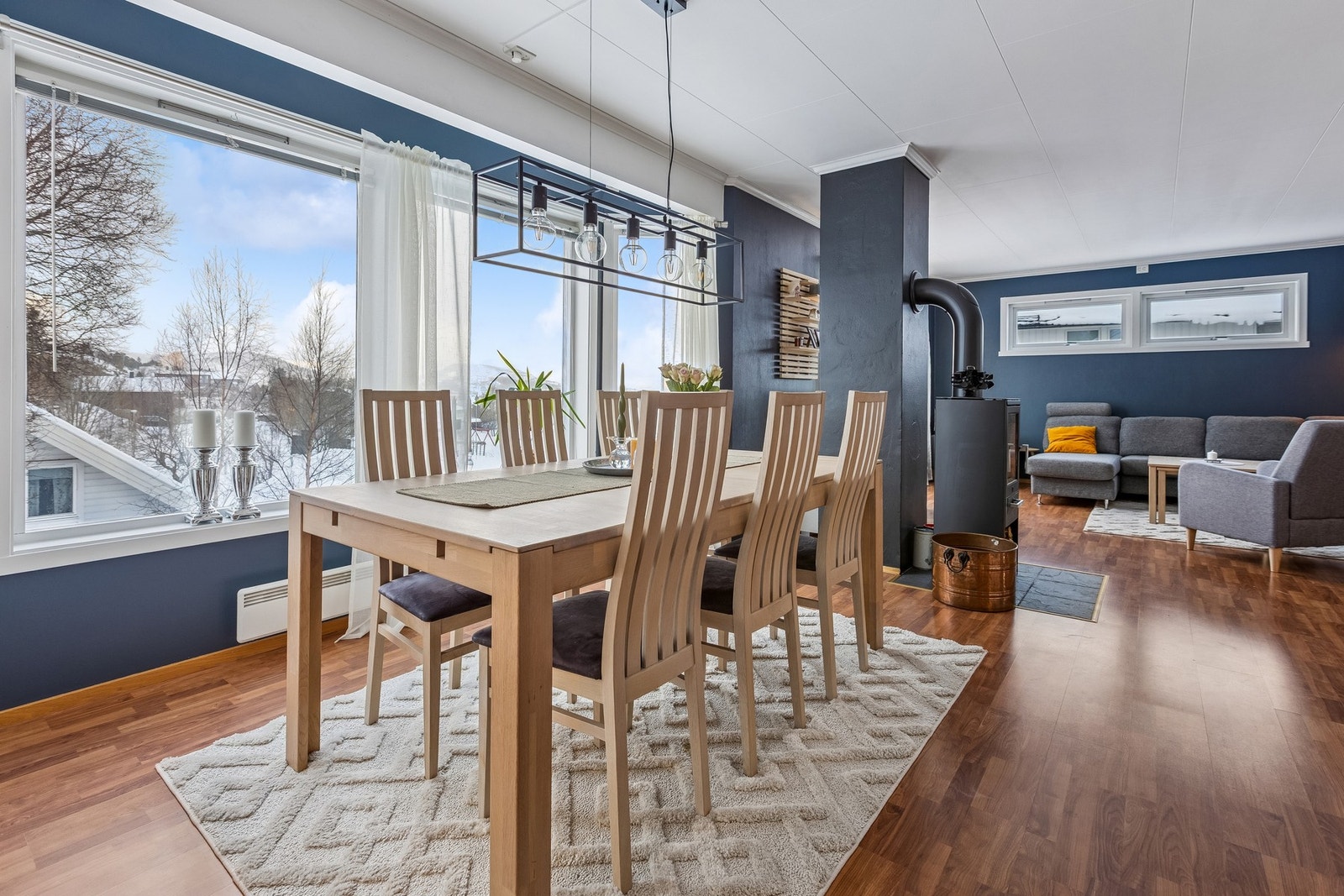 Spisestuedel - her kan man invitere familie og venner til et godt måltid Galleribilde