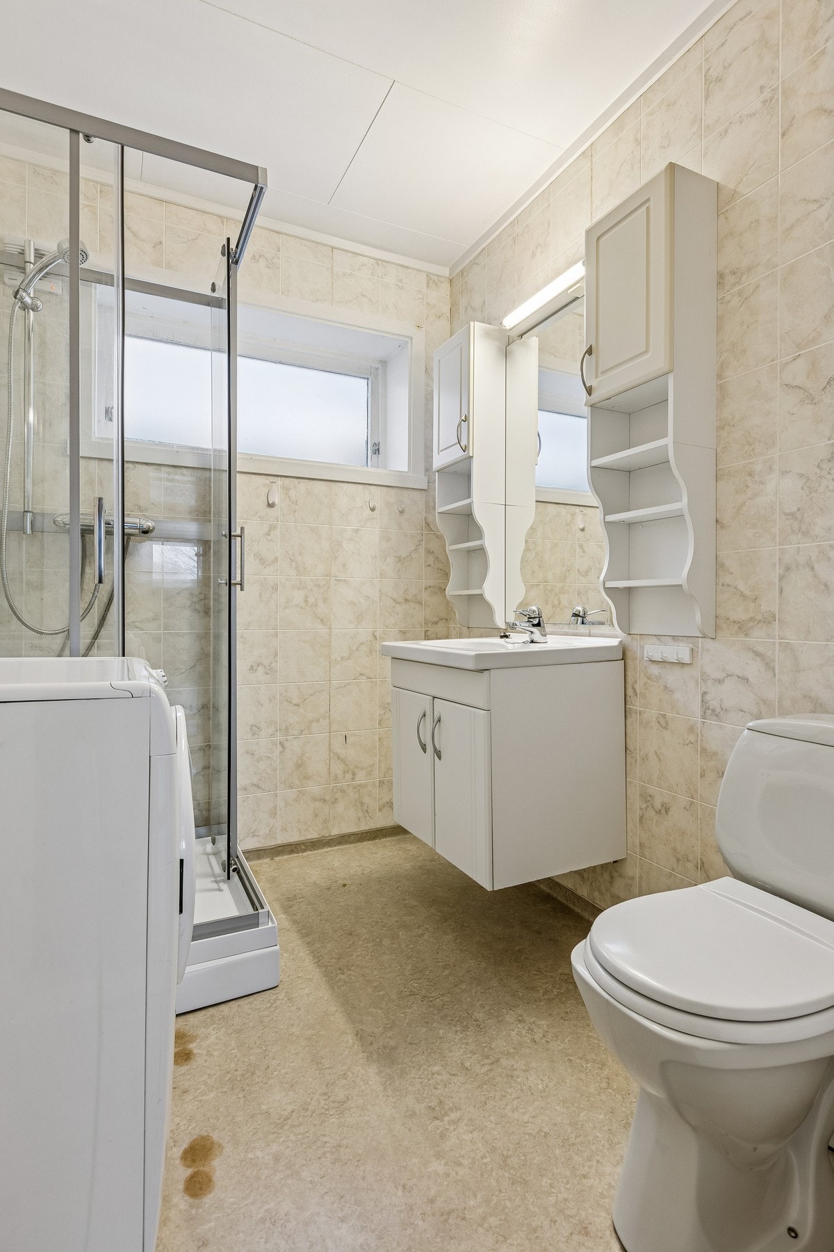 Bod brukt som bad i utleiedel (ikke søkt om rom for varig opphold) - Vaskemaskinen følger med Galleribilde