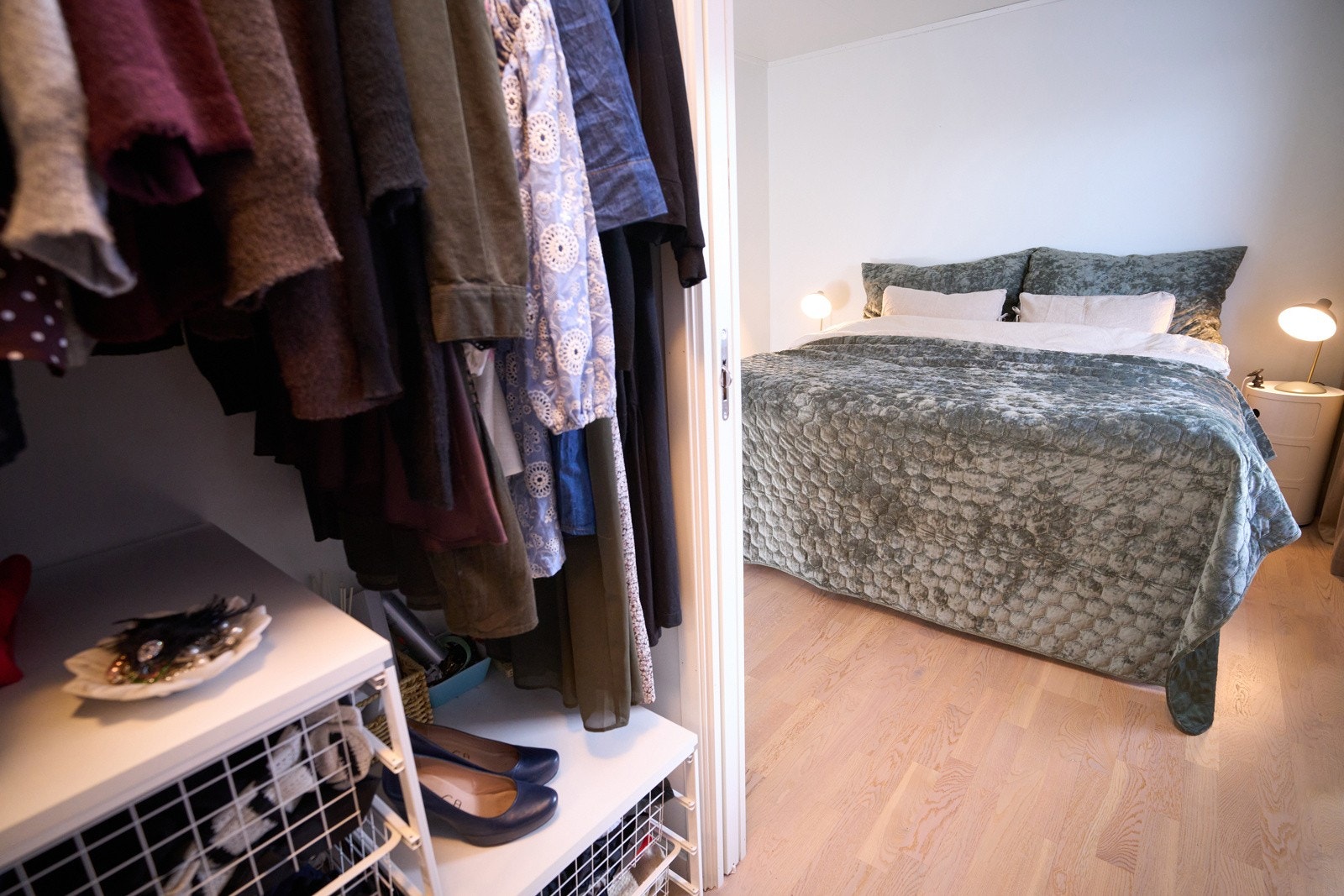 Walk-in-closet. Galleribilde