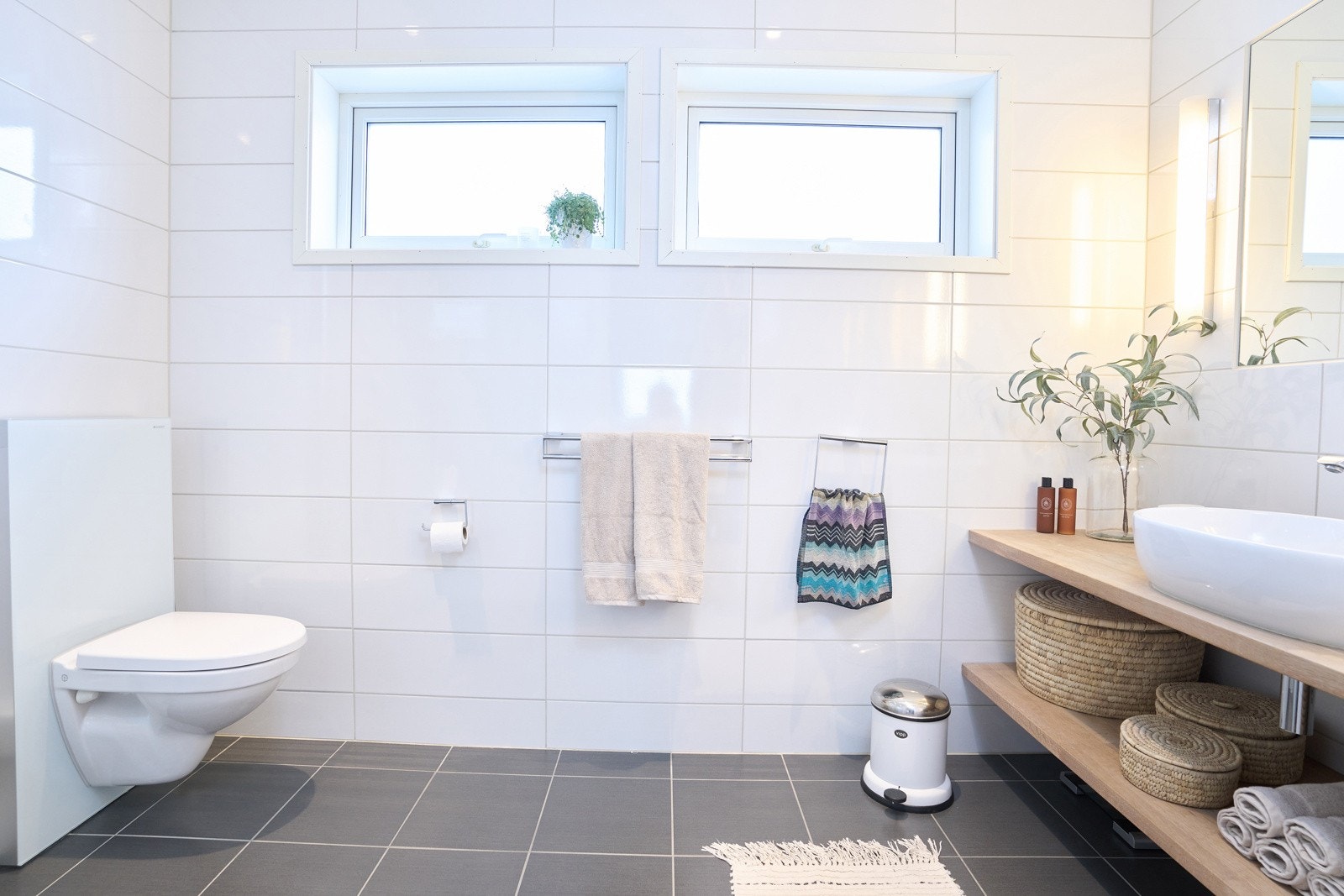 Badene er praktisk plassert i forhold til soverom. Galleribilde