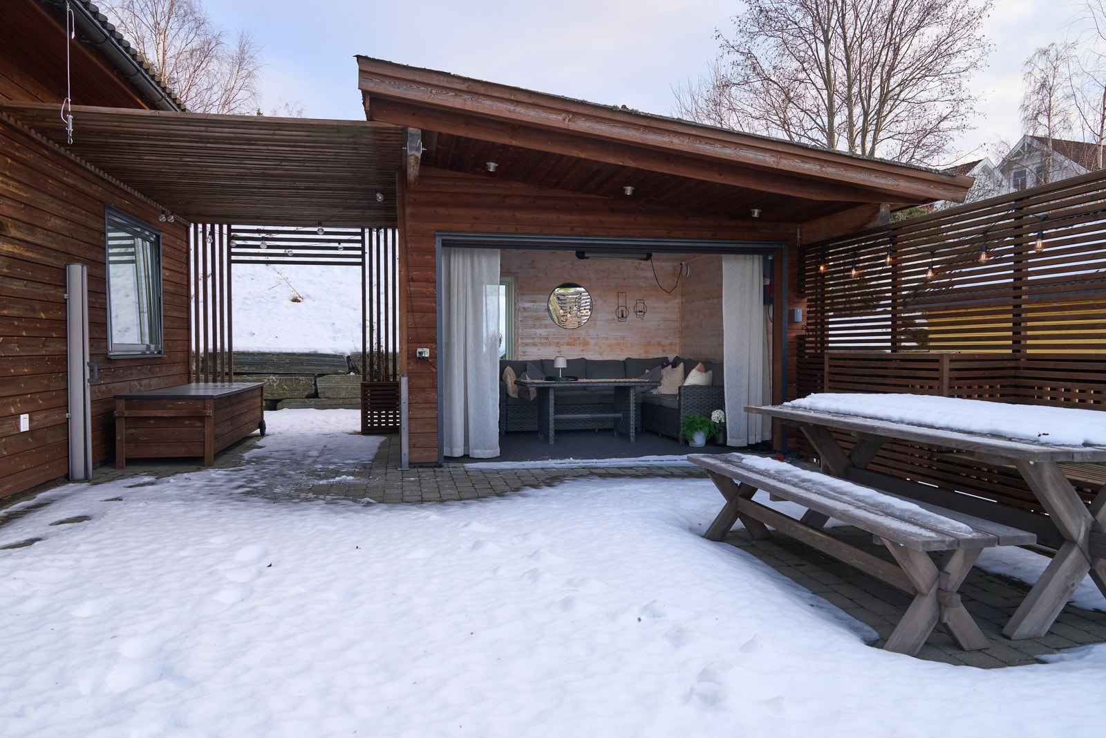 Hagestue/vinterhage. Praktisk for lagring av hageputer mm. Galleribilde