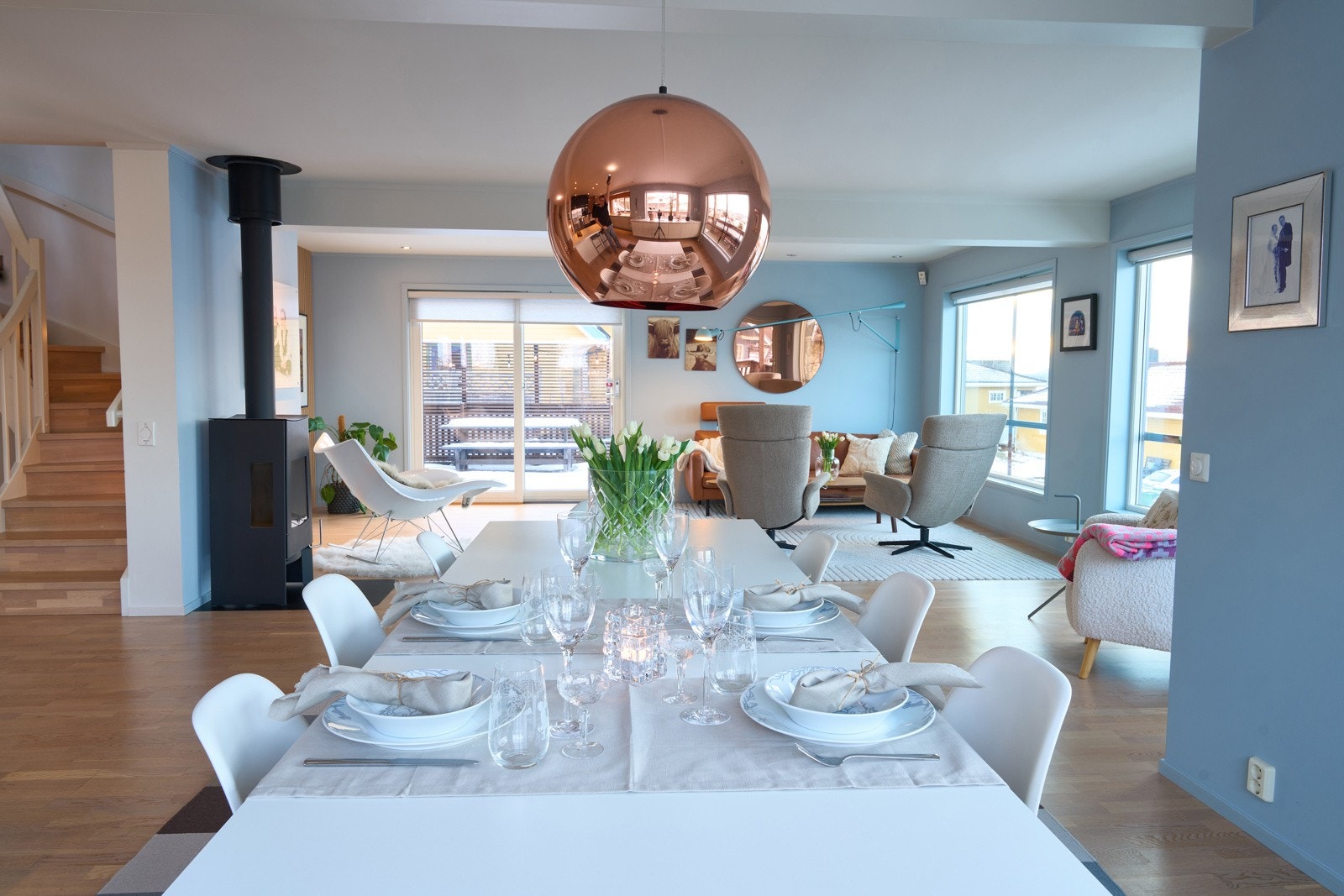 I tillegg til vedfyring har man også vannbåren gulvvarme, bergvarme. Galleribilde