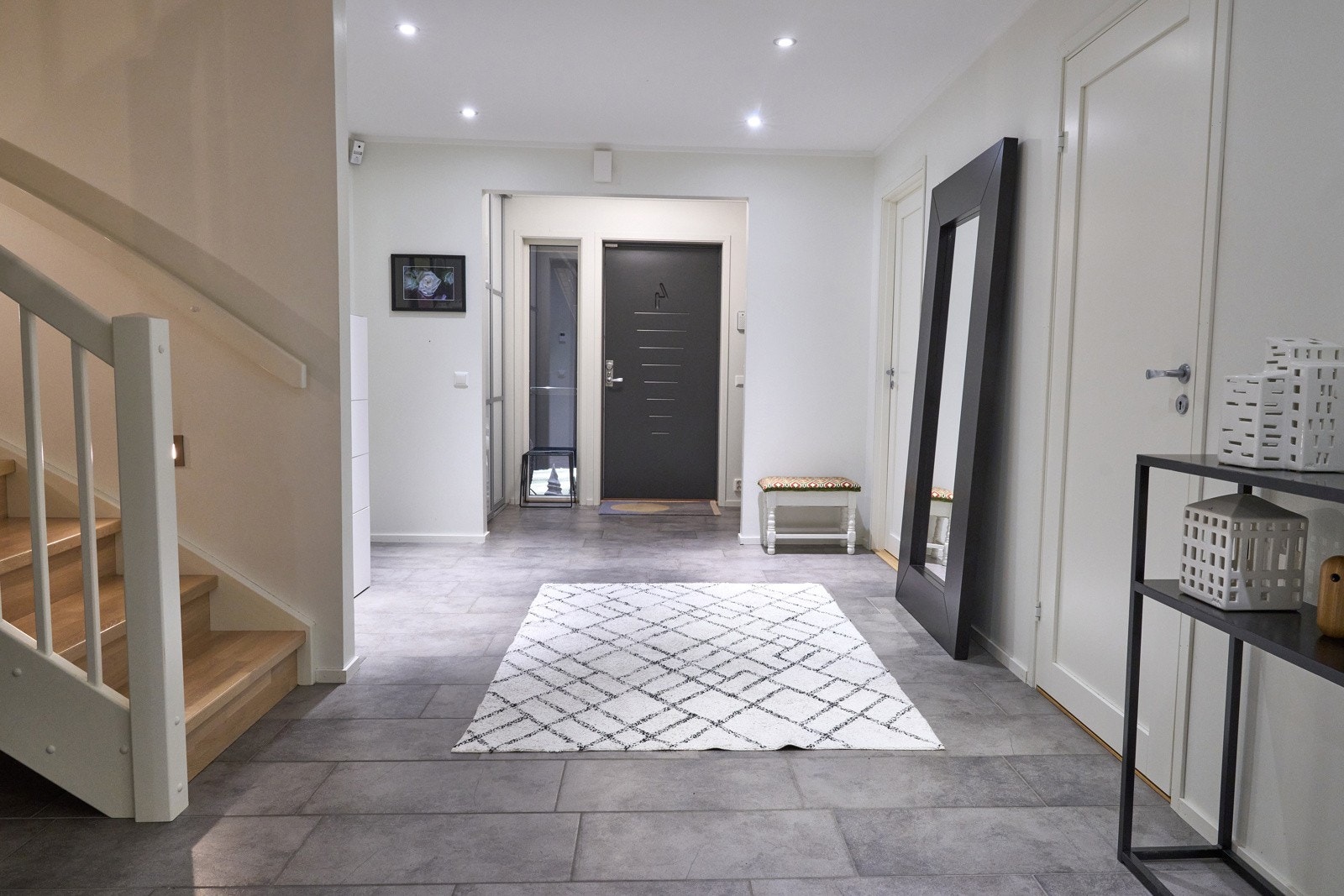 Flislagt entrè. Galleribilde