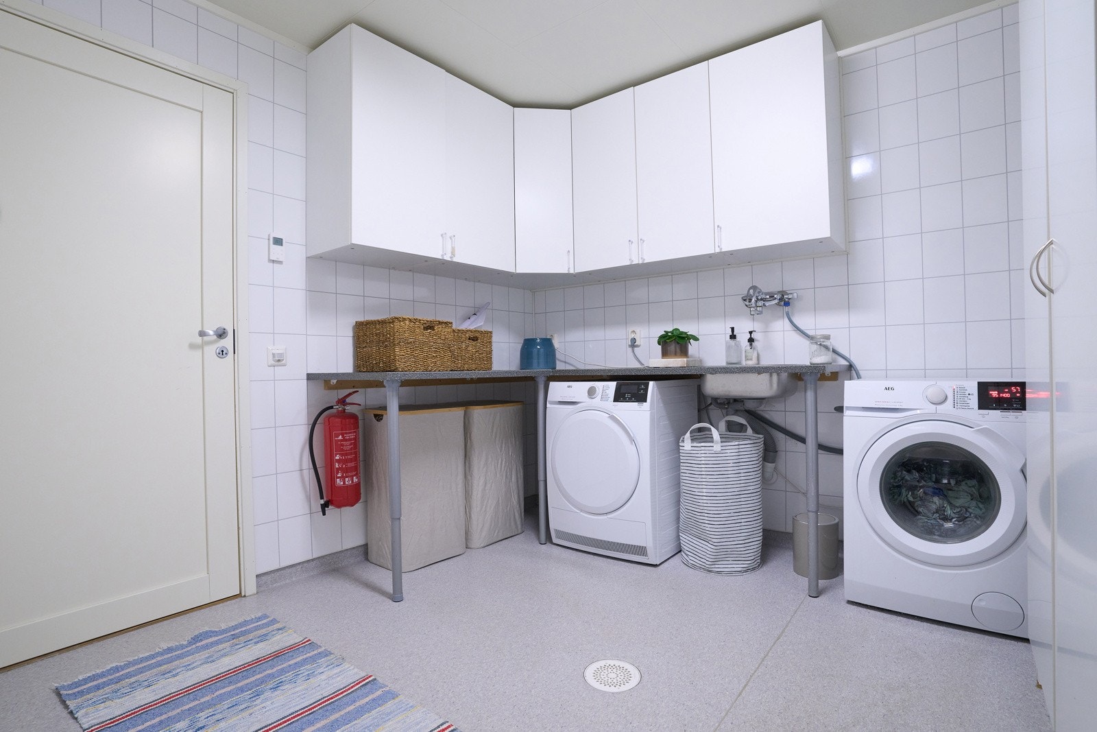 Vaskerom med direkte adkomst fra garasje. Galleribilde