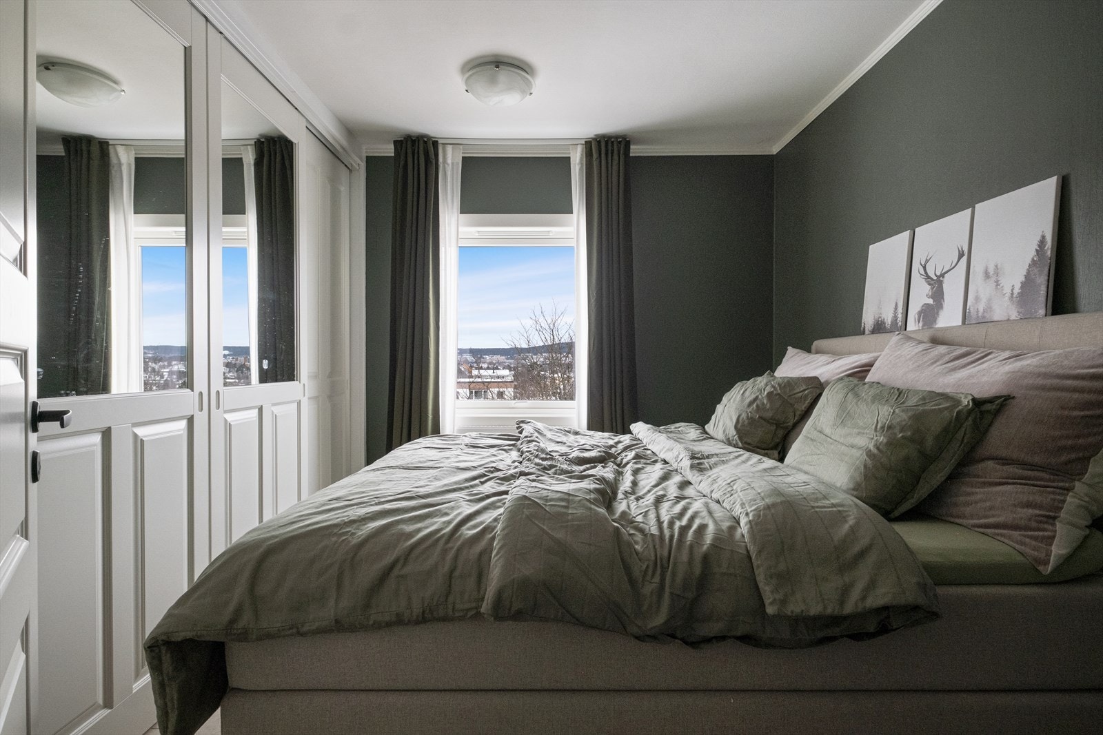 Hovedsoverommet har adkomst fra entréen. Galleribilde