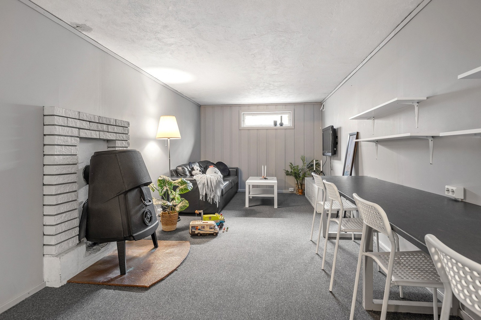 Innredet kjellerstue. Rommet er ikke godkjent som hoveddel. Galleribilde