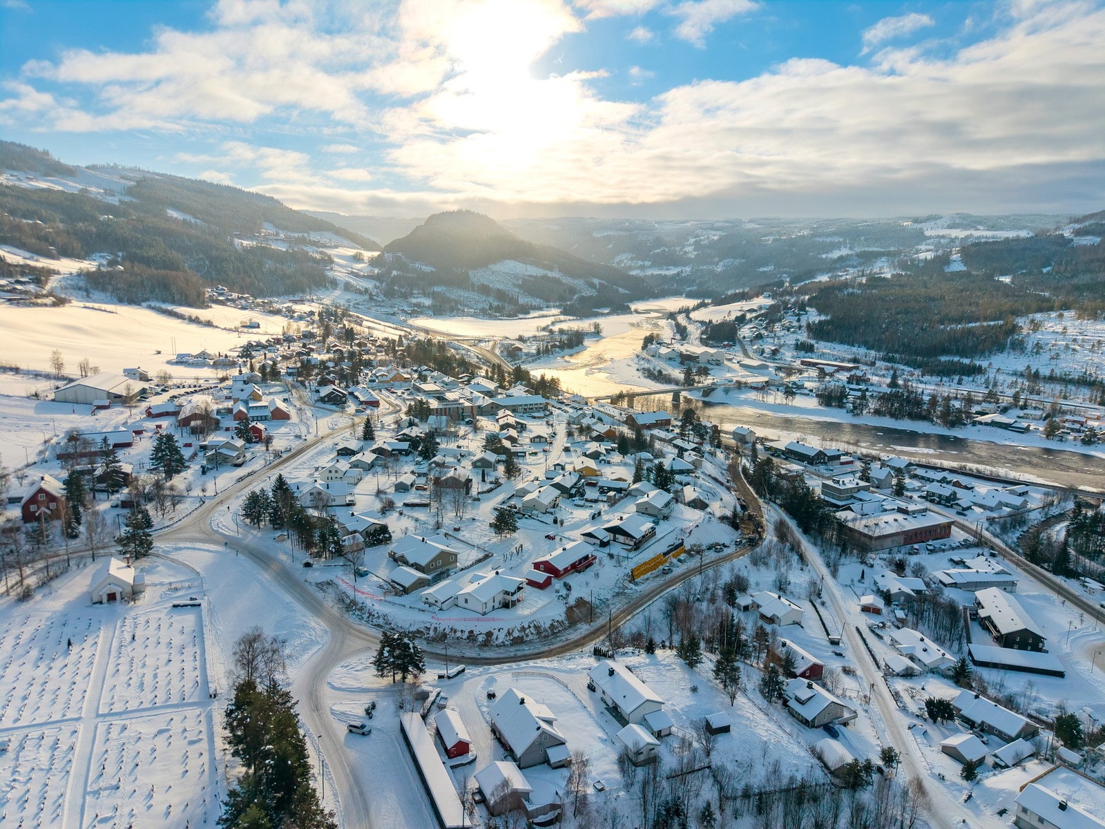 Eiendommen er omgitt av vakker dalnatur og flotte turmuligheter Galleribilde