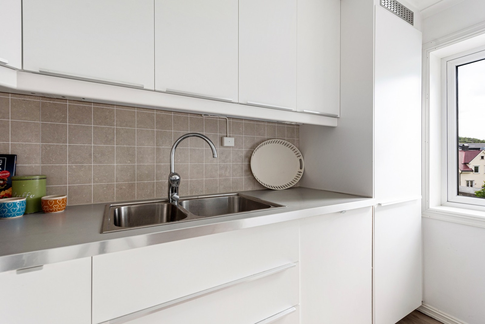 Et lyst kjøkken som kan nytes i flere år Galleribilde