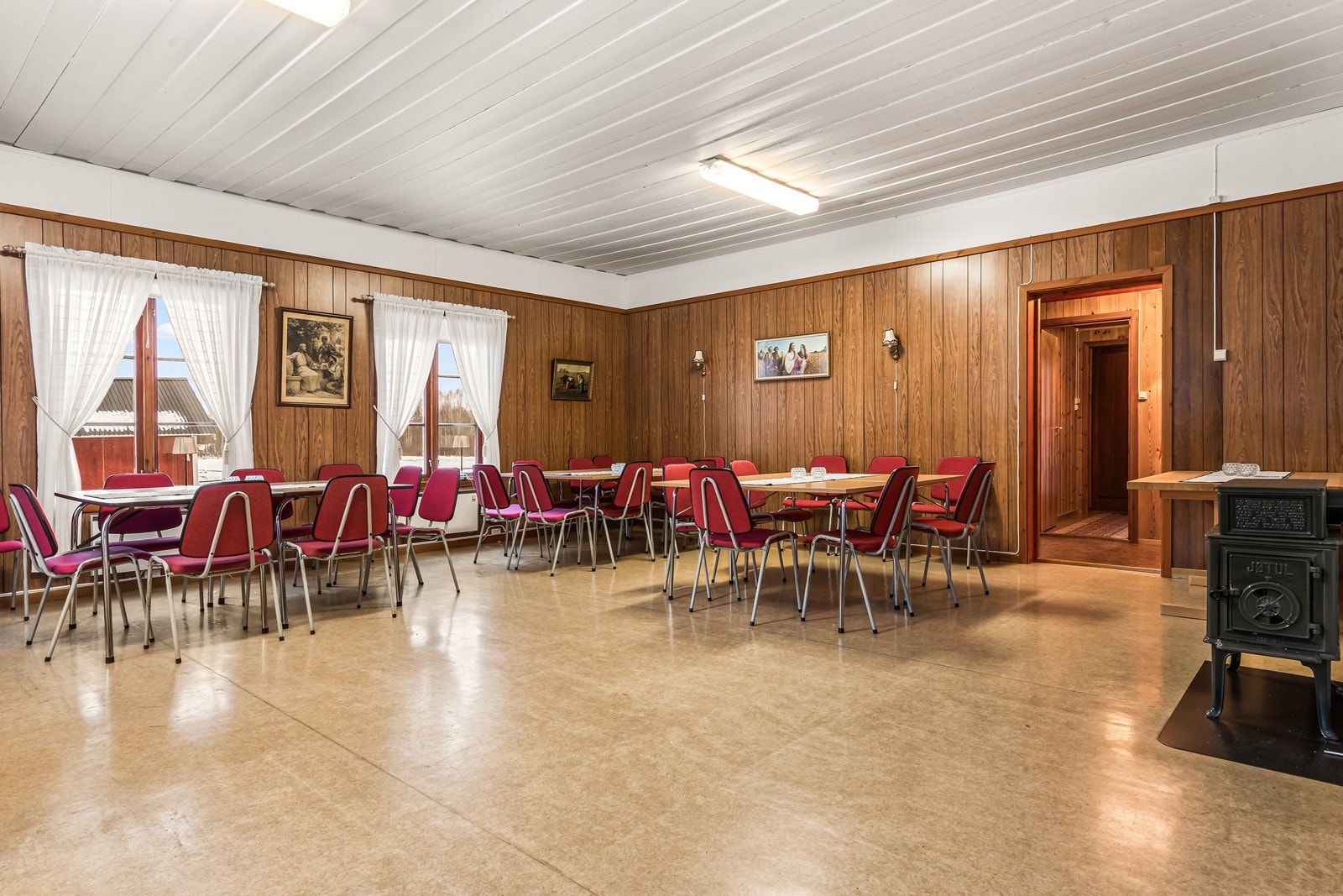 I første etasje er det et større allrom/forsamlingsrom. Galleribilde