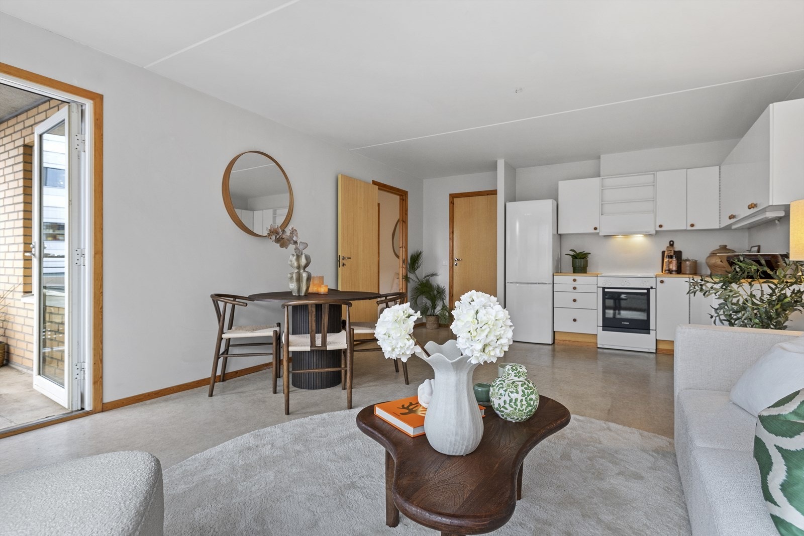 Fra stuen er det adkomst inn til det store soverommet. Galleribilde