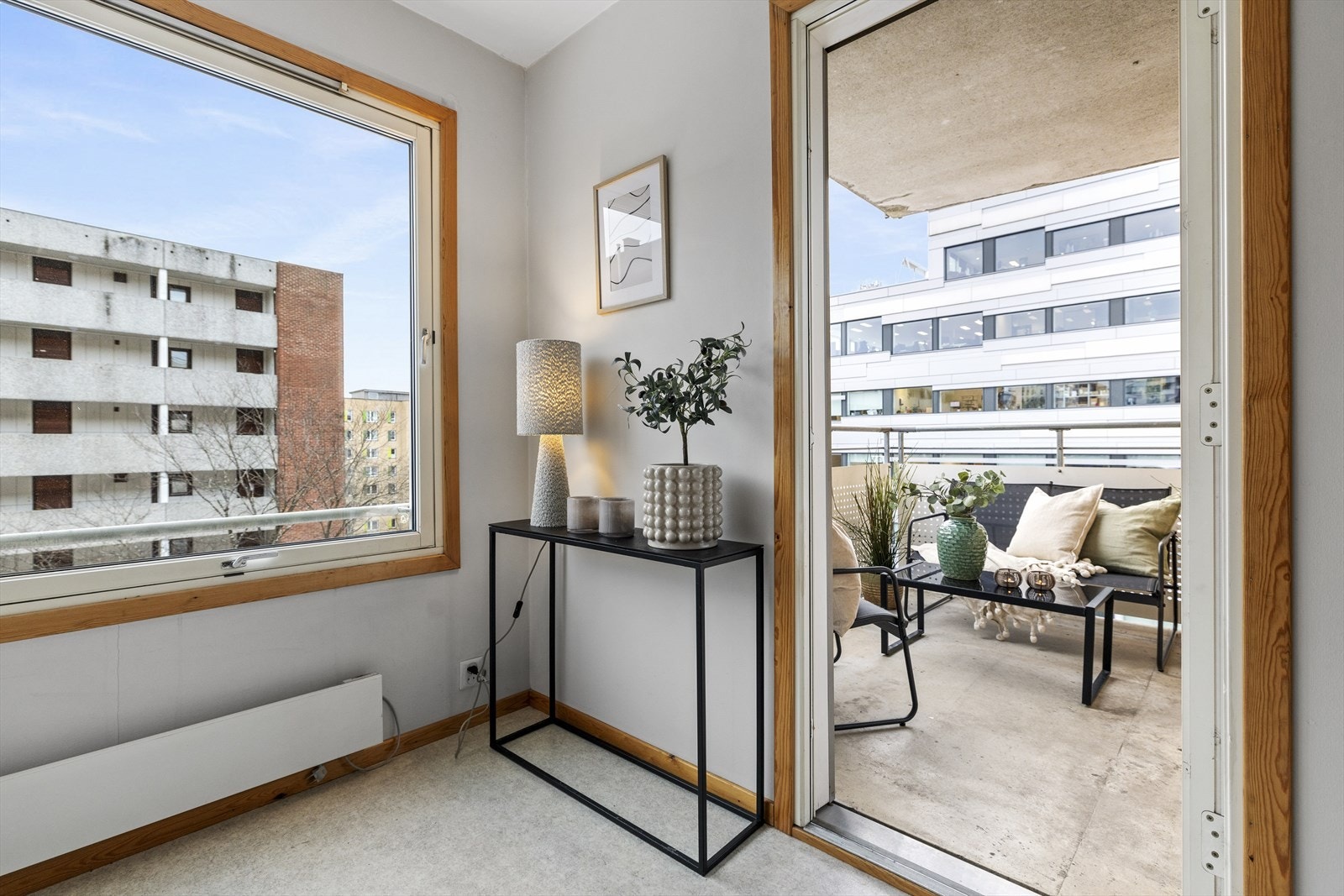 Fra stuen er det utgang til vestvendt balkong. Galleribilde