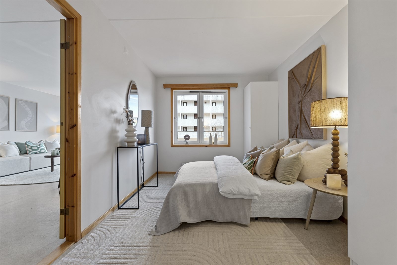 Soverommet har vindu ut mot balkongen. Galleribilde