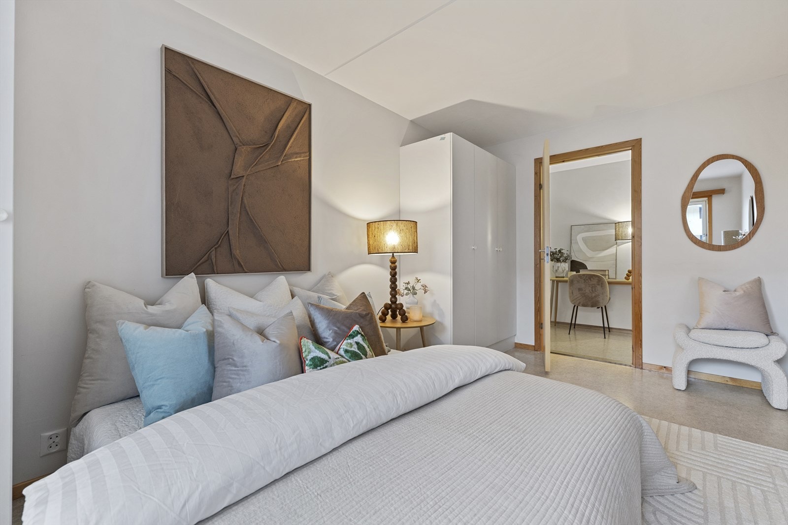 Det er direkte adkomst til innvendig bod/walk-in garderobe. Galleribilde