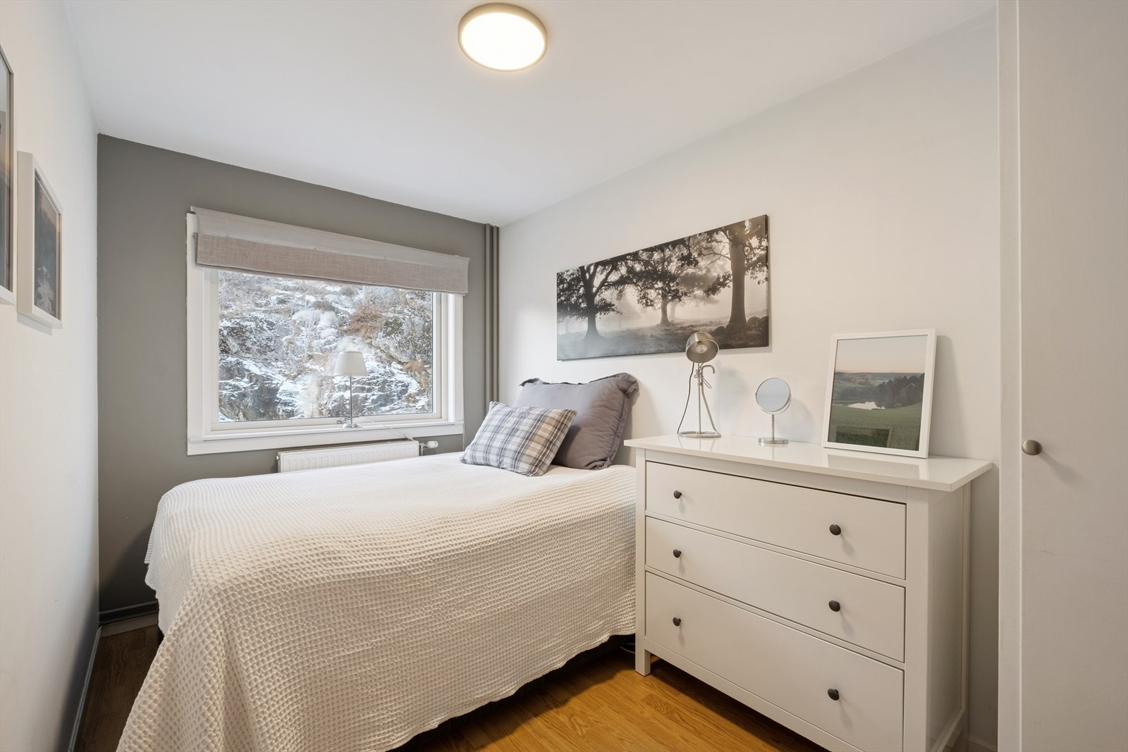 Soverom nr. 2 har også garderobeskap. Galleribilde