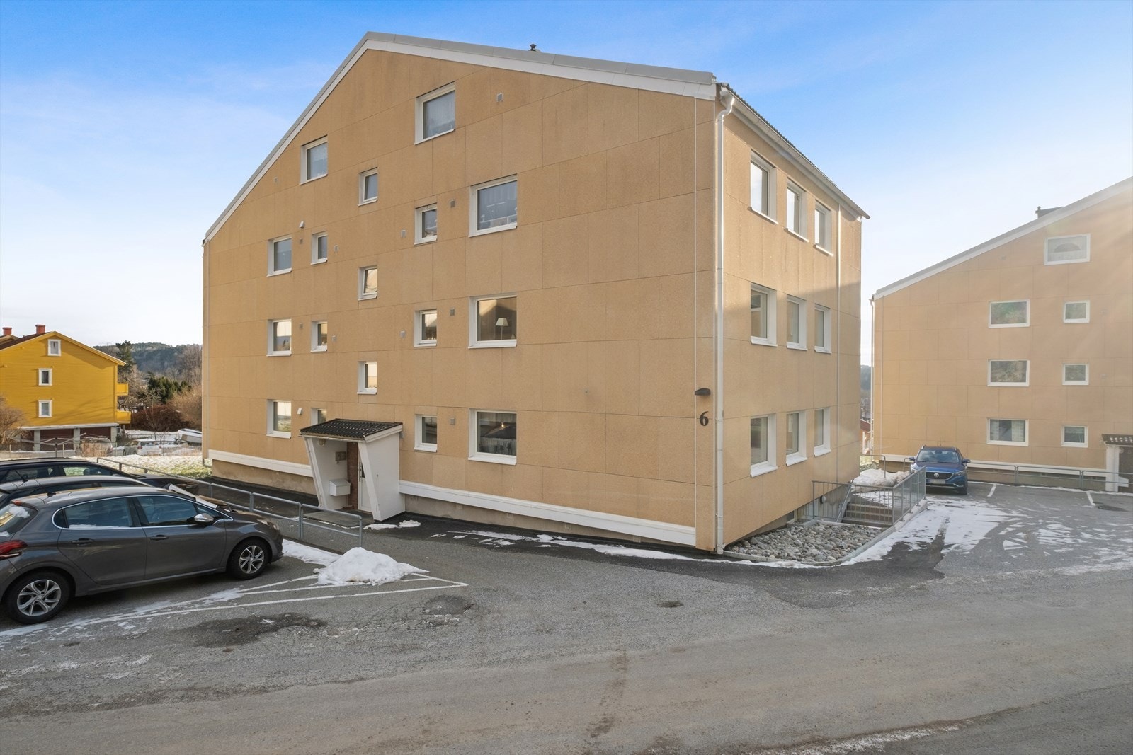 Borettslaget har parkeringsplasser med elbil ladere Galleribilde