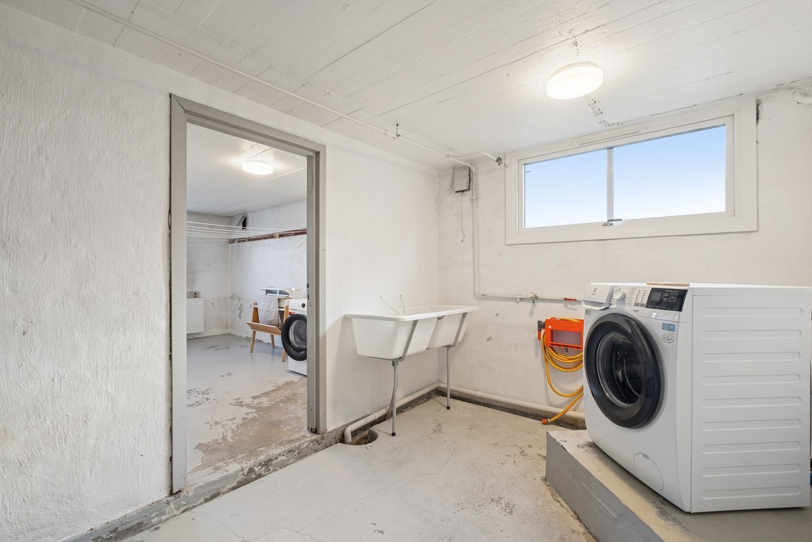 Felles vaskerom i kjeller, dersom man ikke vil ha egen vaskemaskin på badet Galleribilde